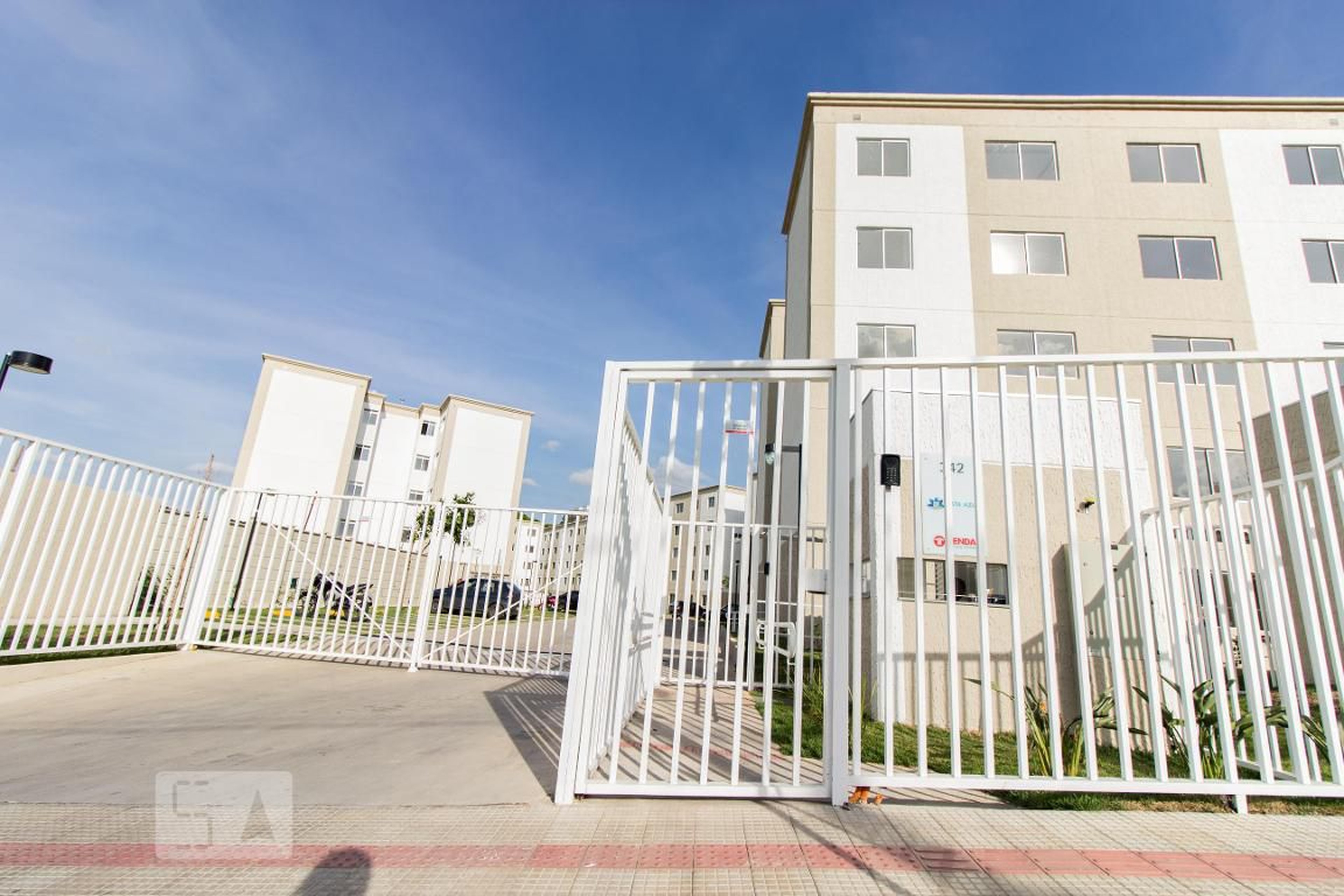Fachada Condomínio em Rua Comendador Teixeira da Costa, 267