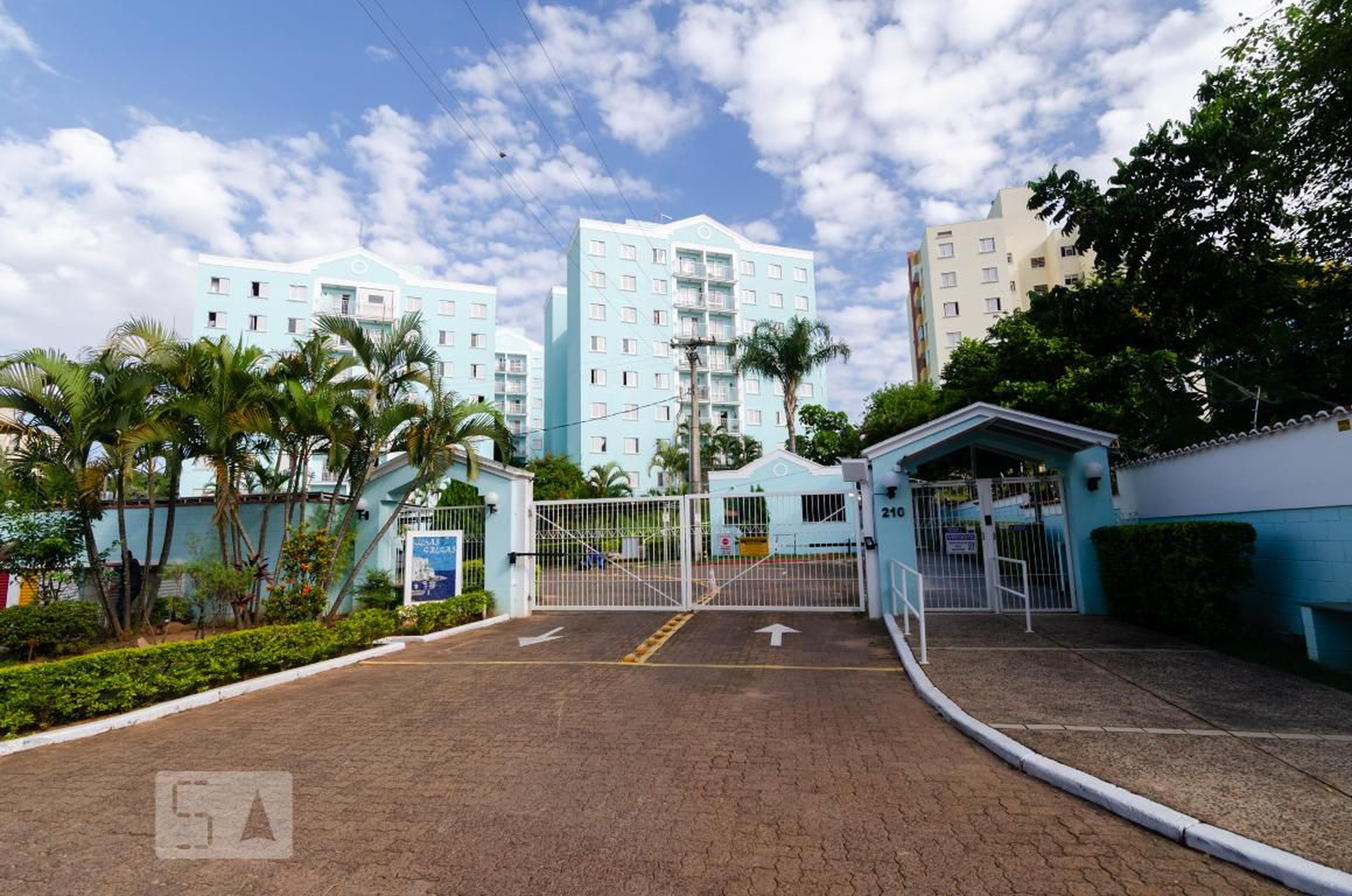 Fachada do prédio Condomínio em Rua Patativa, 200