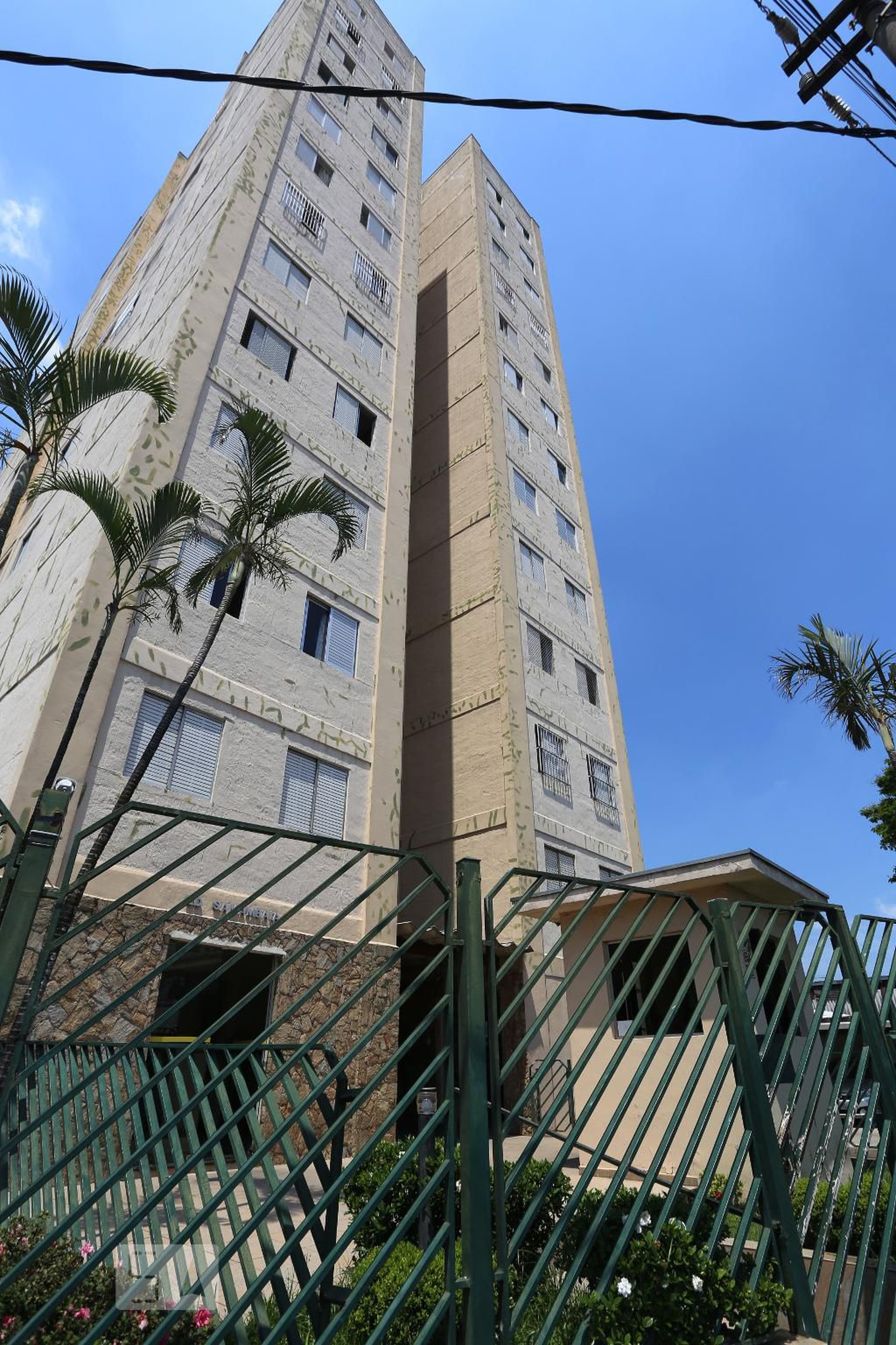 Fachada Condomínio em Rua Sanazar Mardiros, 164