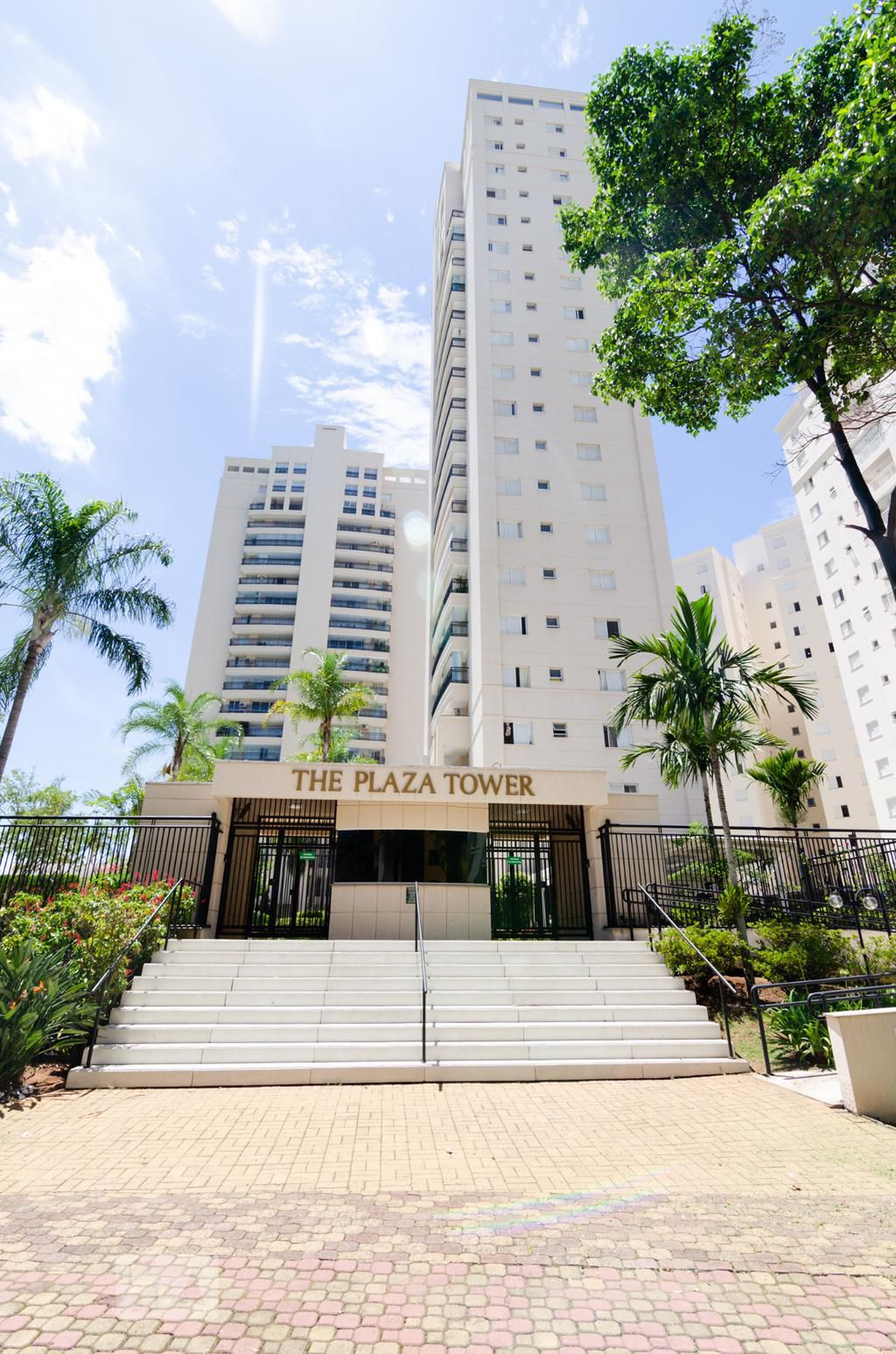 Fachada do prédio Condomínio em Avenida Doutor Nelson Noronha Gustavo Filho, 230