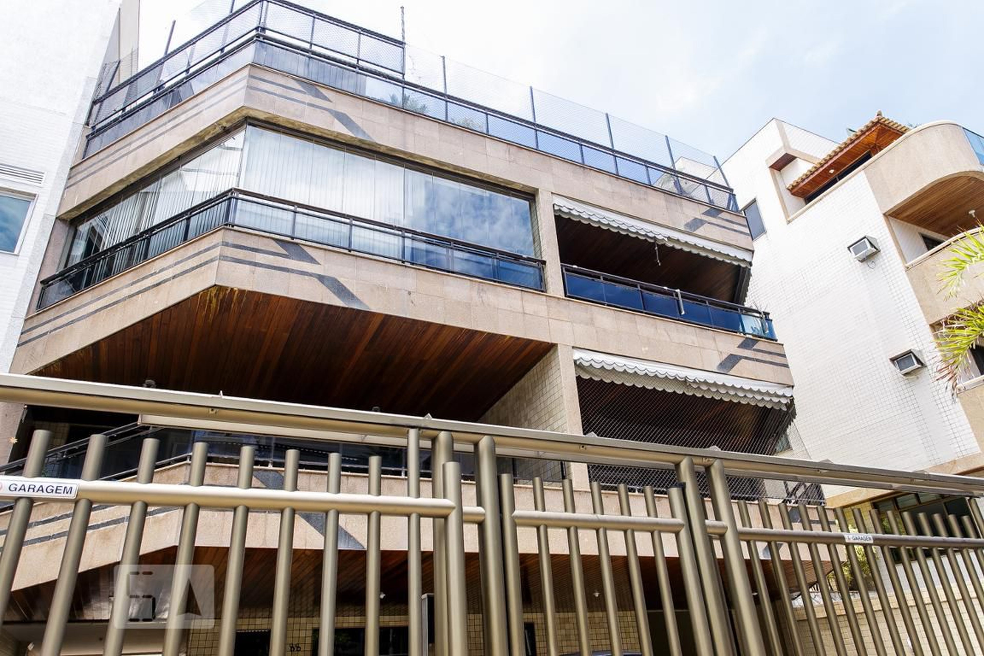 Fachada Condomínio em Rua Governador Raul Veiga, 88