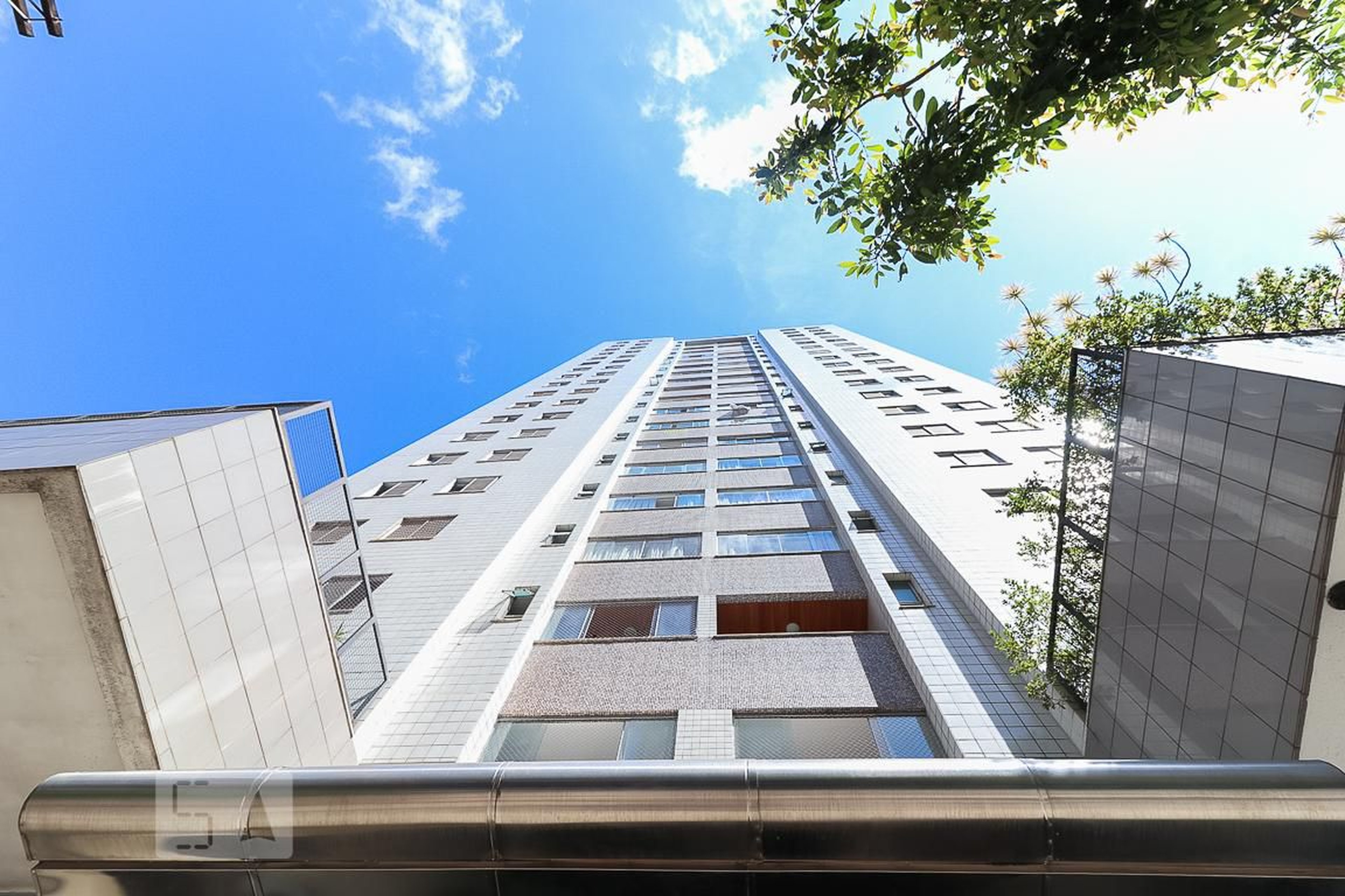 Fachada Condomínio em Avenida Luiz Paulo Franco, 466