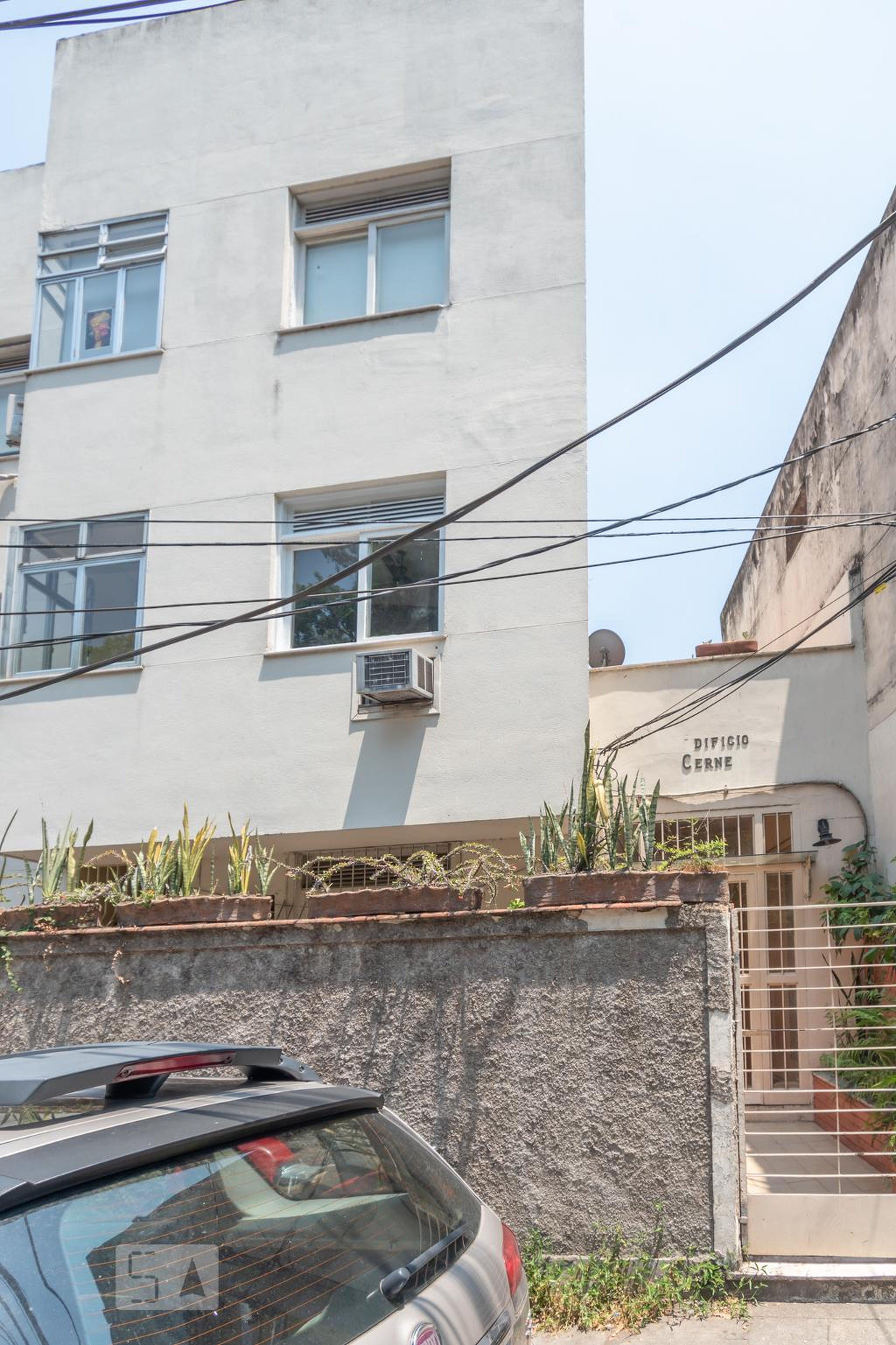Fachada do prédio Condomínio em Rua Almirante Alexandrino, 16