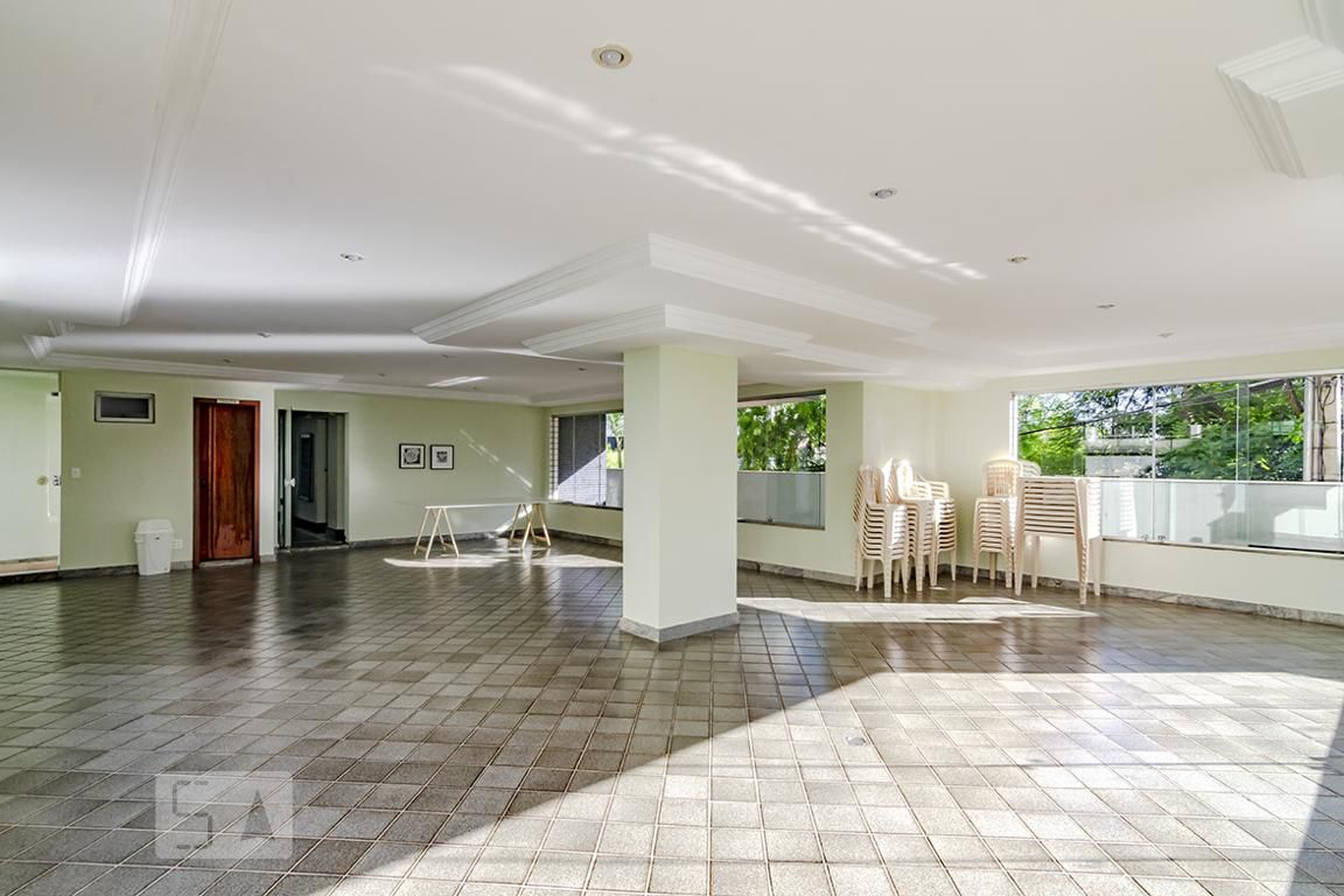 Salão de Festas - Maria Angela Silveira