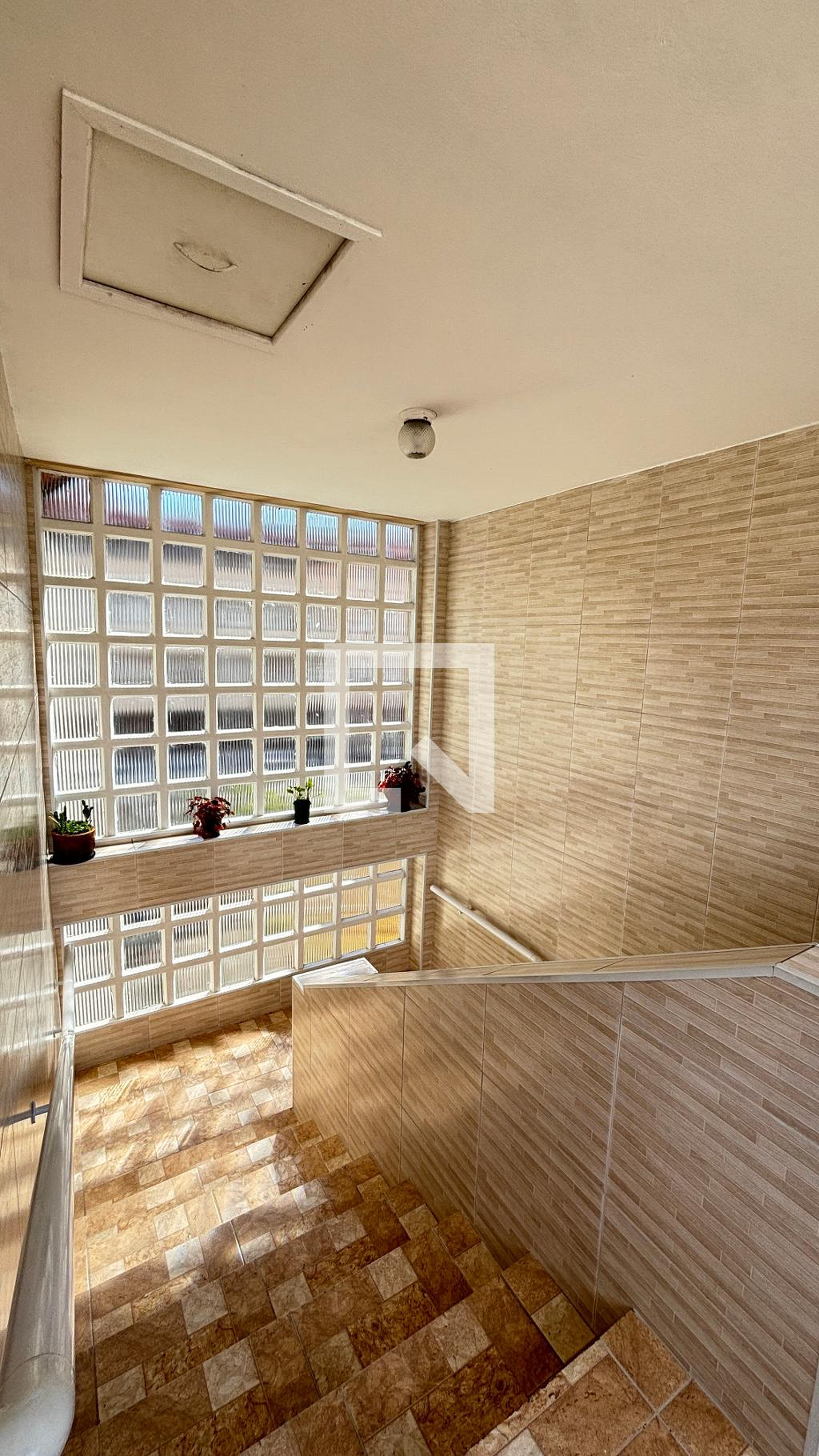 Área comum - 10 de Outubro - 20