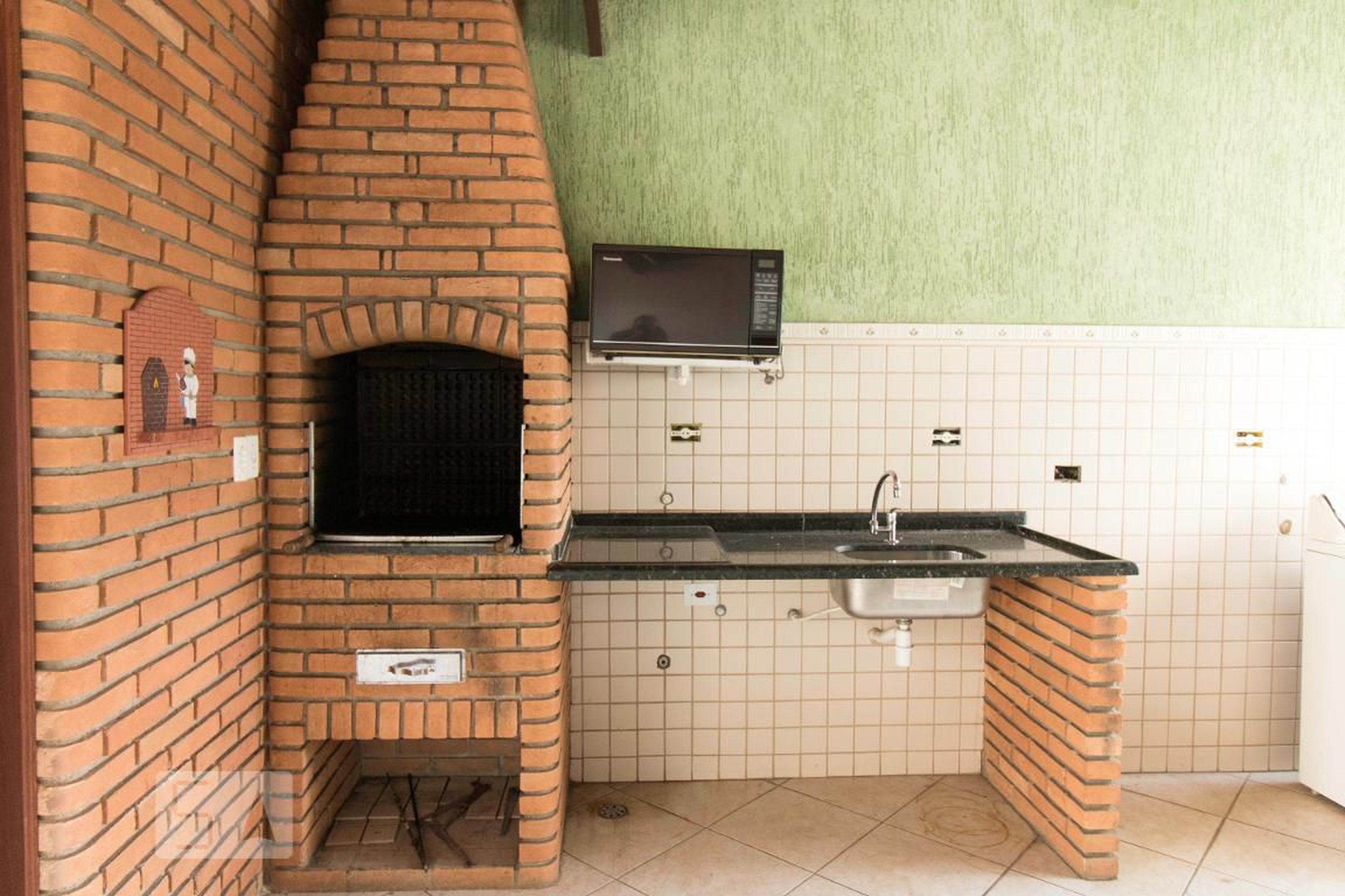 Churrasqueira Condomínio em Rua Caravelas, 135