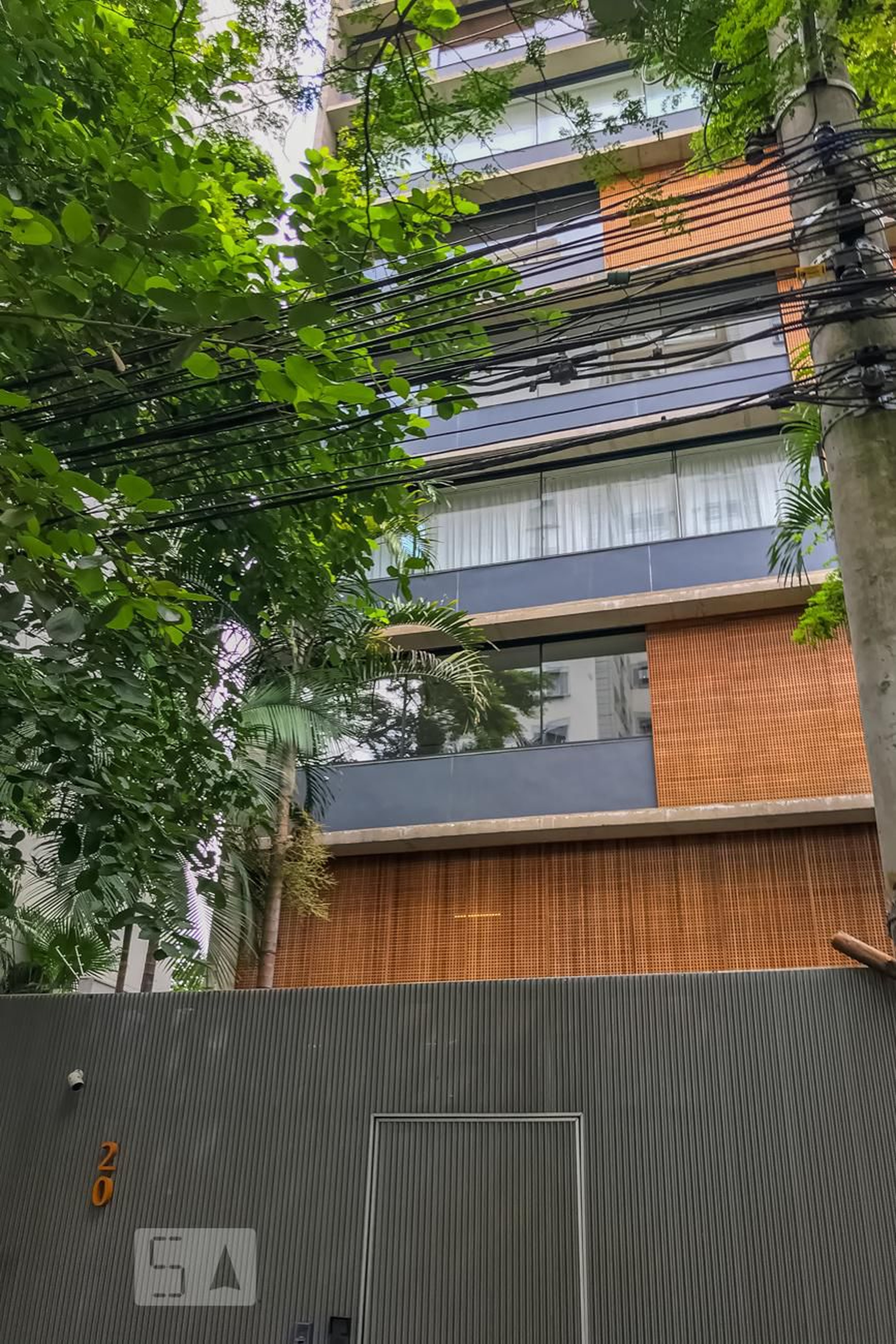 Fachada Condomínio em Rua Salvador Cardoso, 20