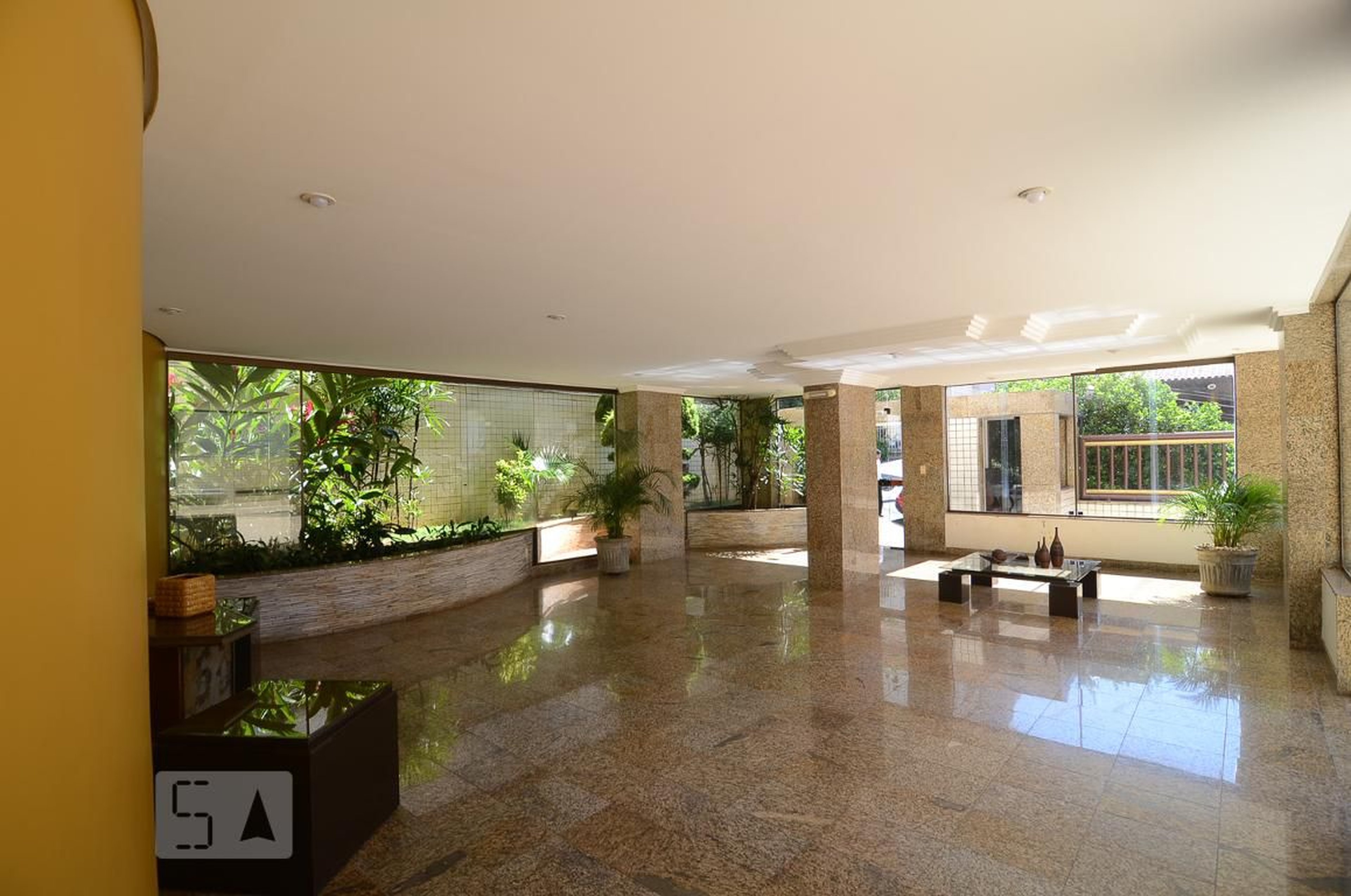 Entrada - Edifício Saint Michel