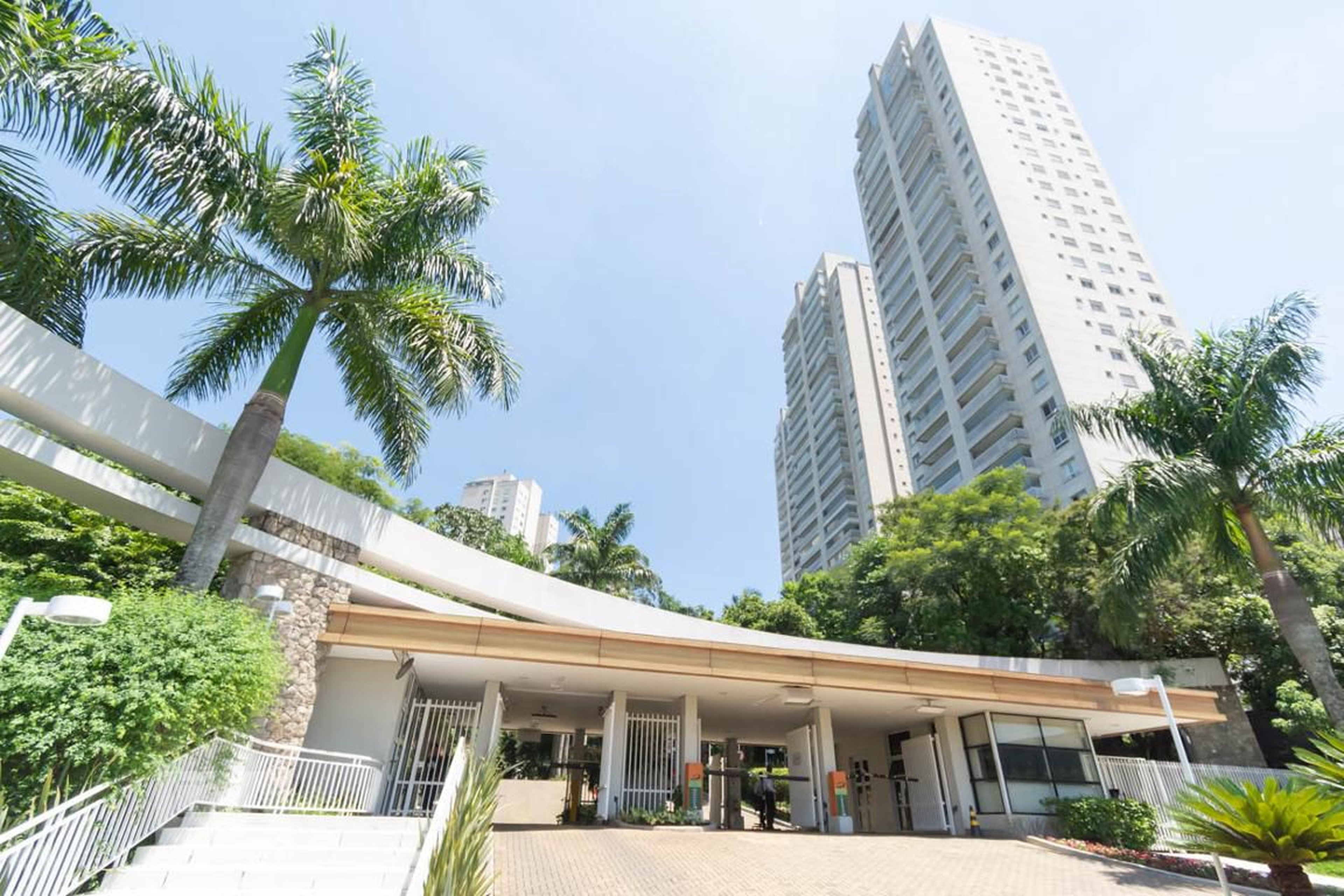 Fachada Condomínio em Avenida Engenheiro Alberto de Zagottis, 987