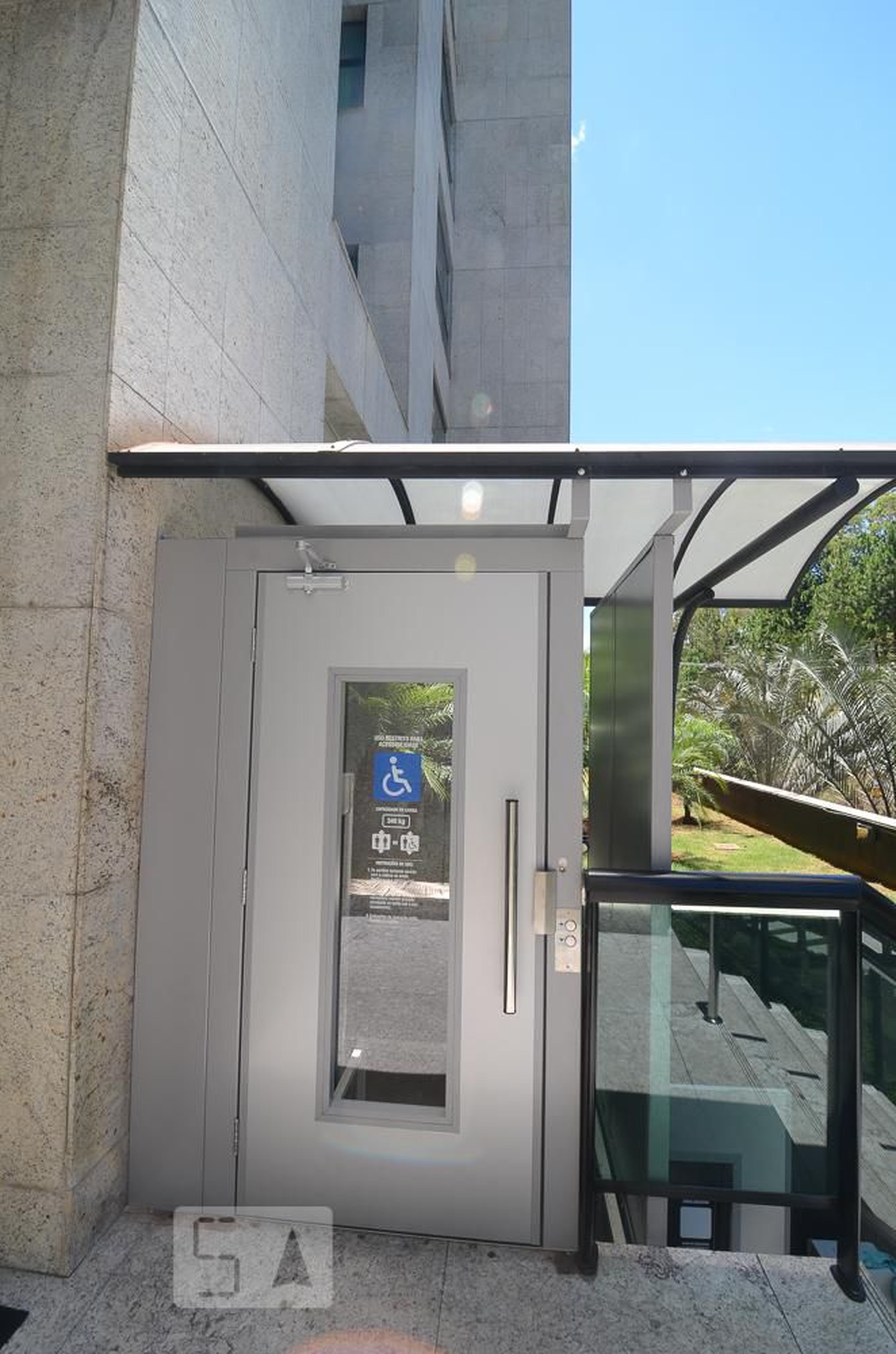 Elevador Condomínio em Rua Rodrigo Otávio Coutinho, 30