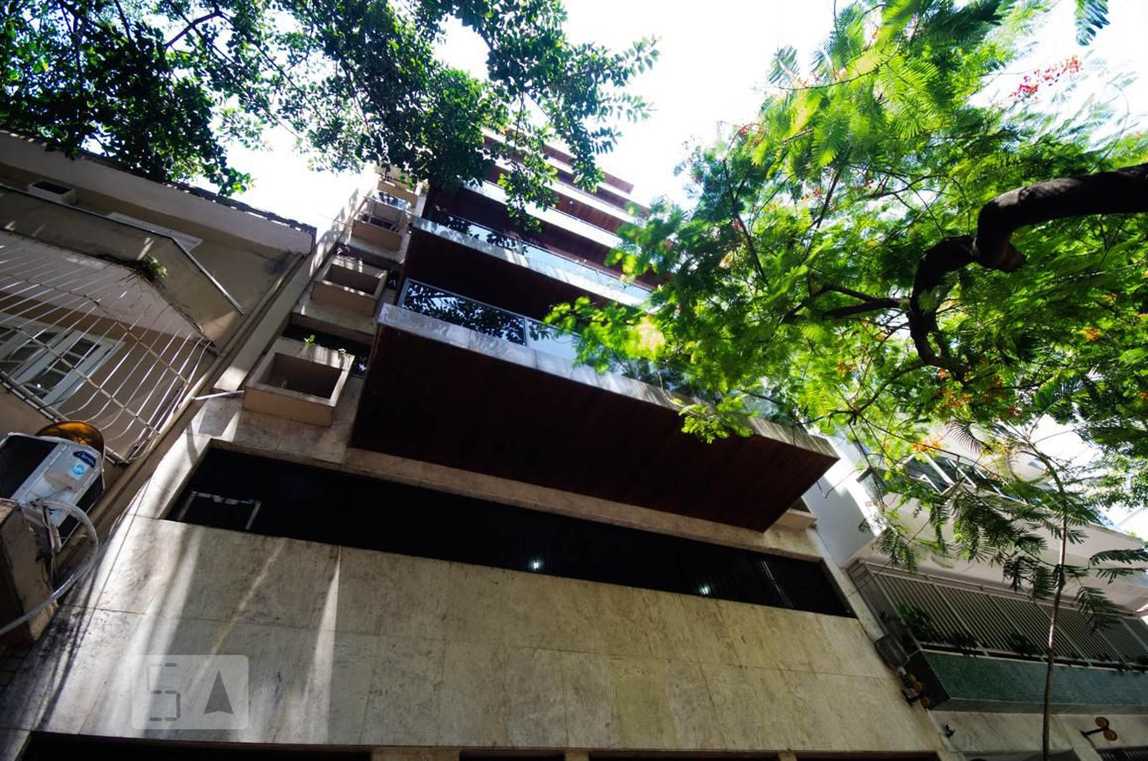 Fachada Condomínio em Rua Nascimento Silva, 419