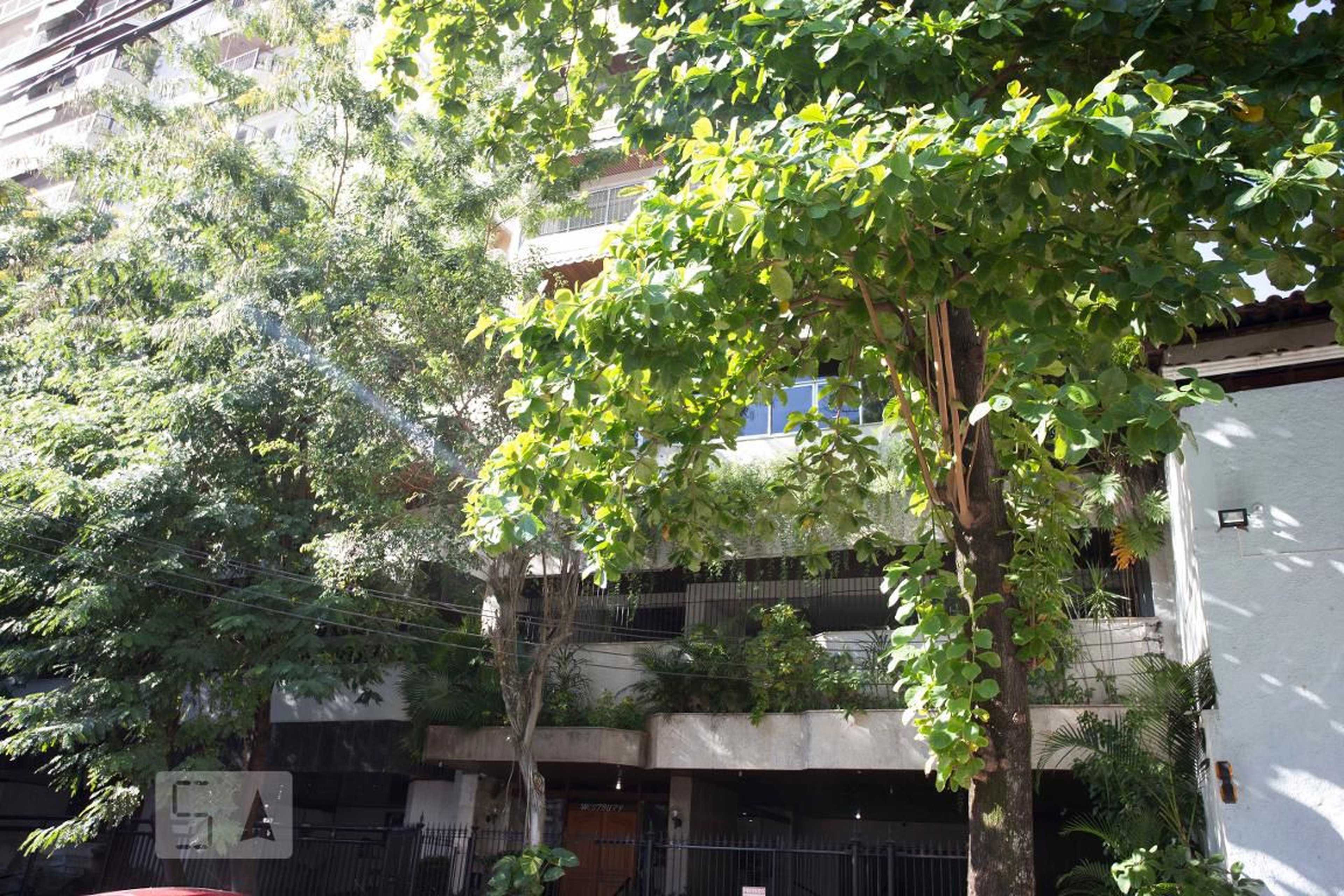 fachada Condomínio em Rua Tenente Mesquita, 57