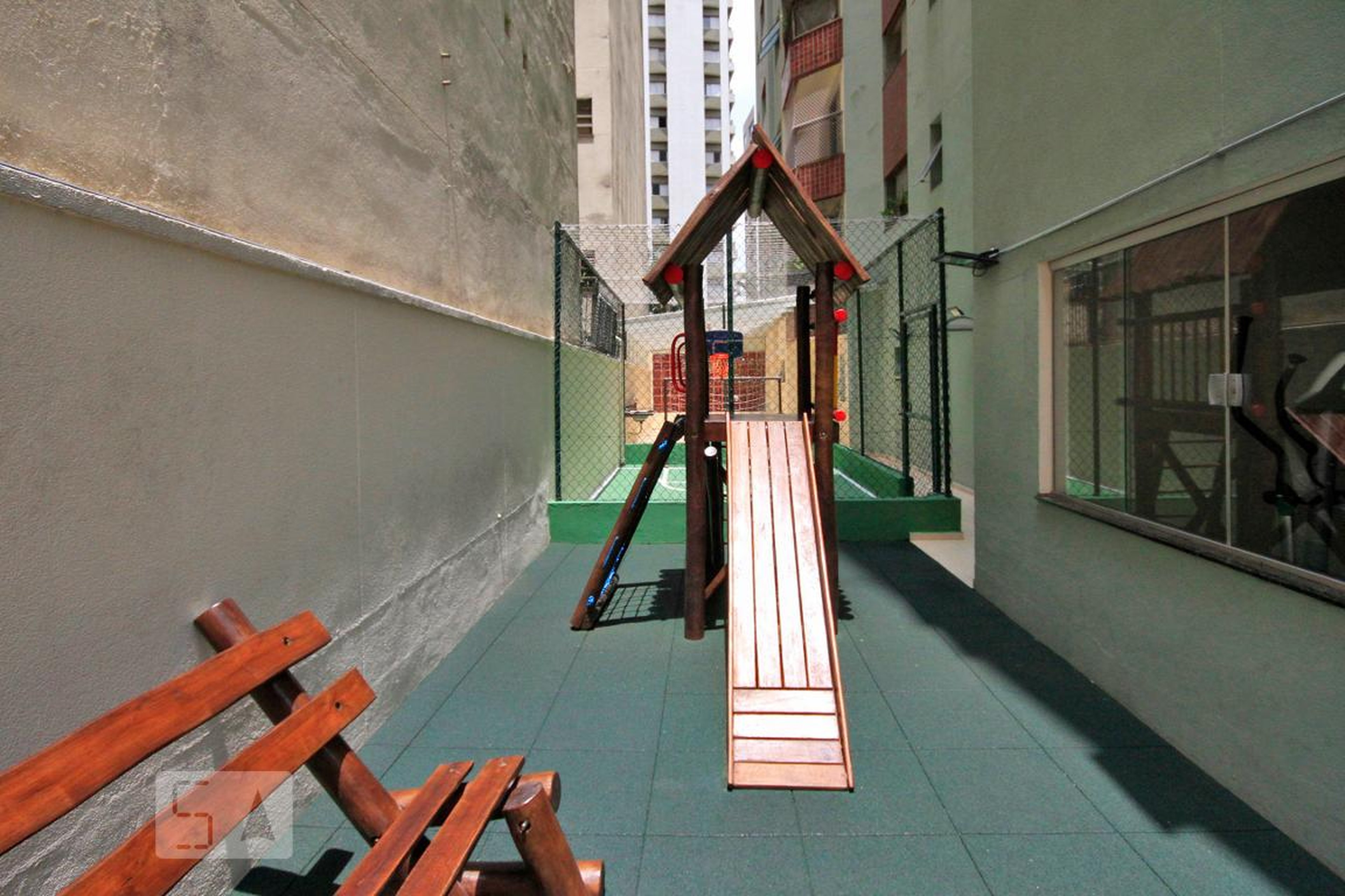 Playground - Edifício Quartier Latin