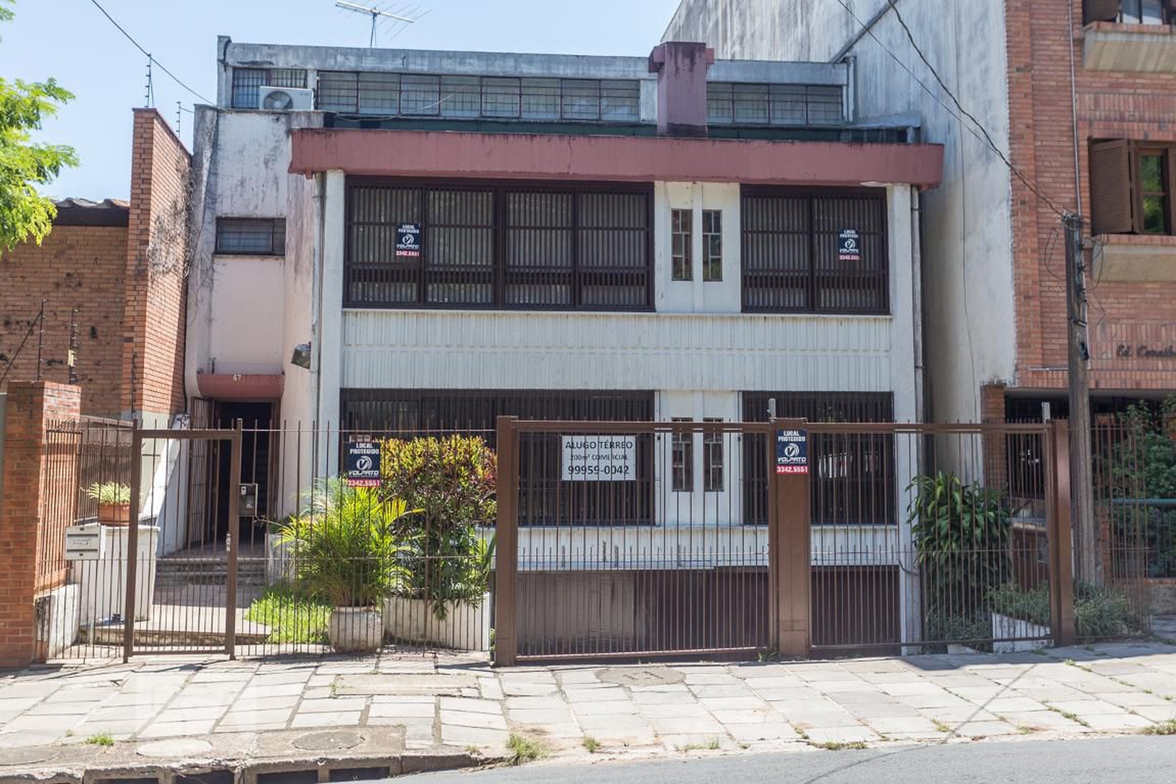 Fachada Condomínio em Rua Coronel Paulino Teixeira, 67