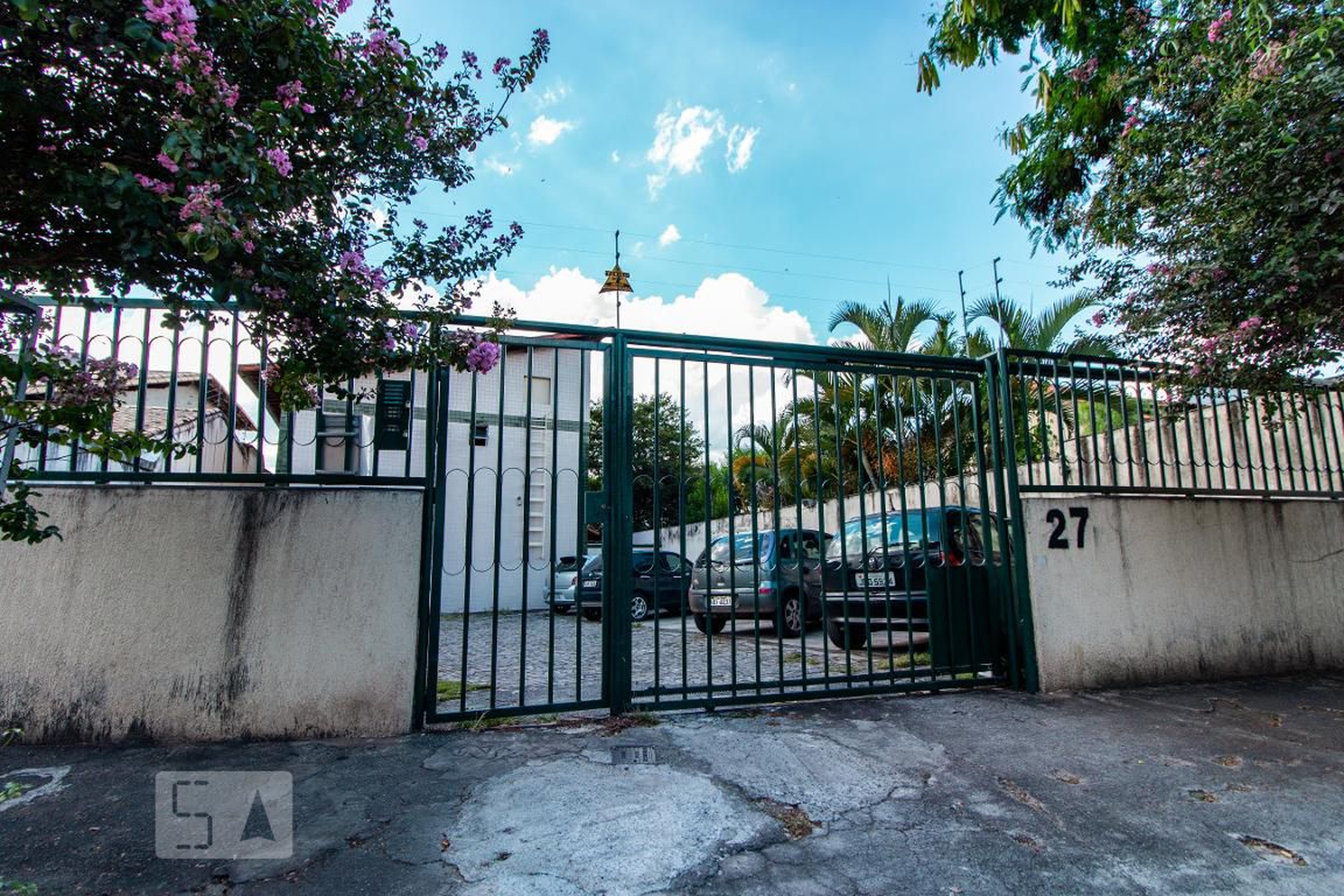 Fachada Condomínio em Rua Maria da Conceição Patrus, 27