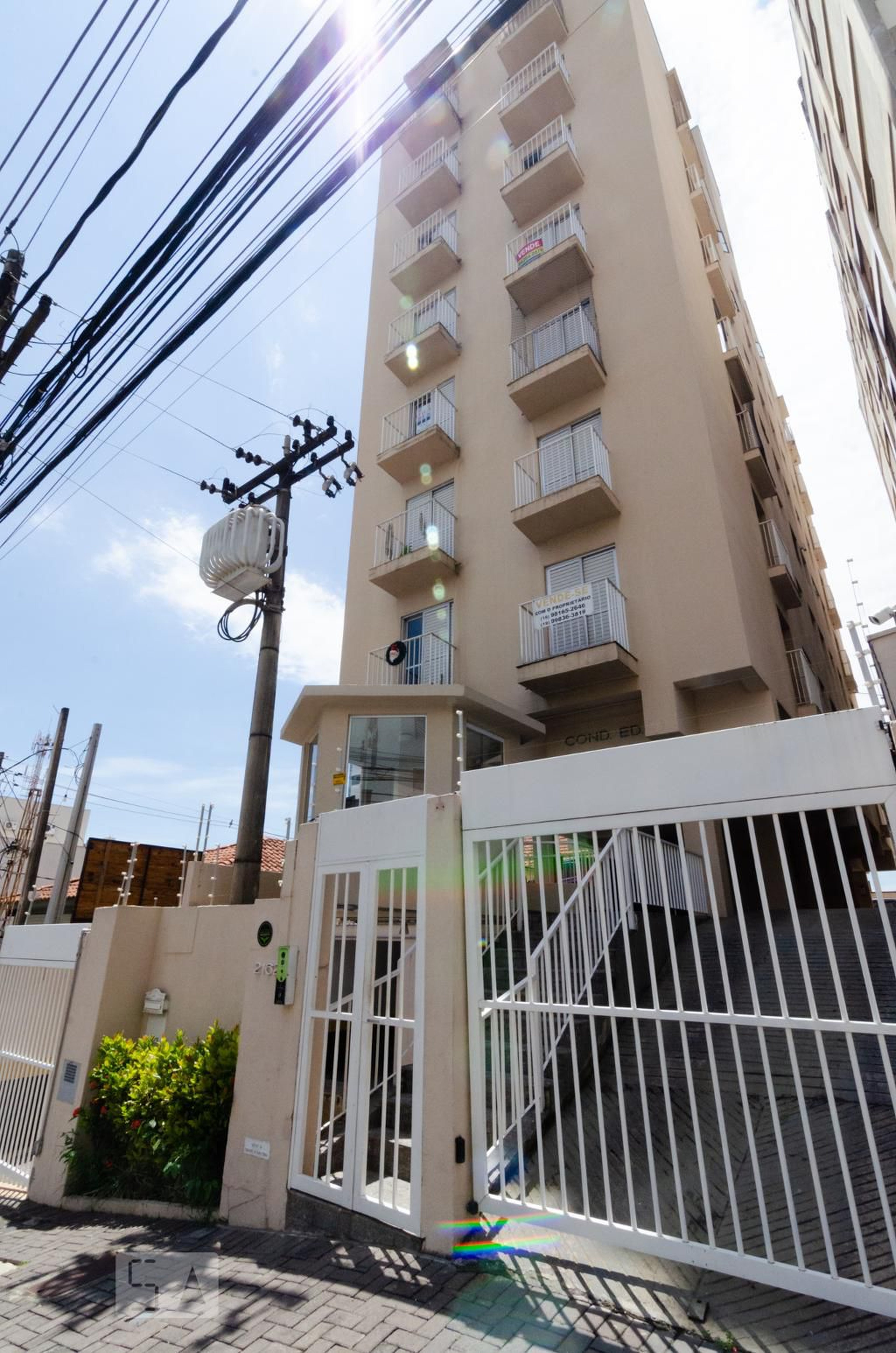 Fachada do prédio Condomínio em Rua Coronel Quirino, 2162