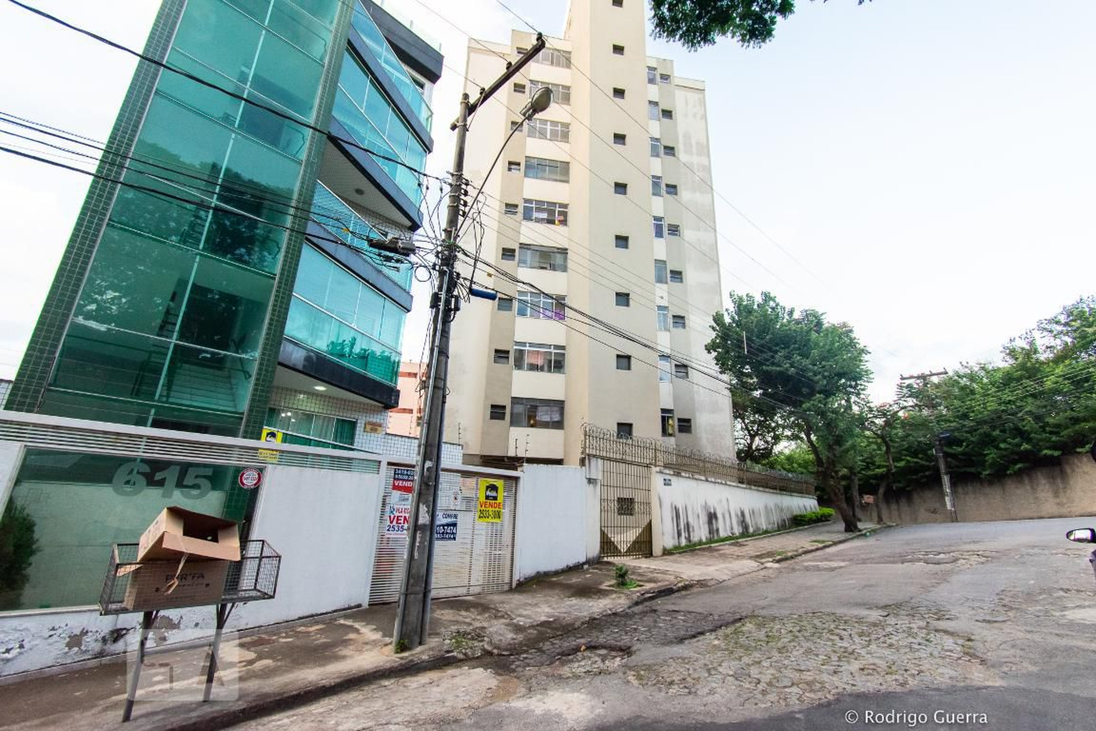 Fachada Condomínio em Rua Desembargador Alarico Barroso, 615