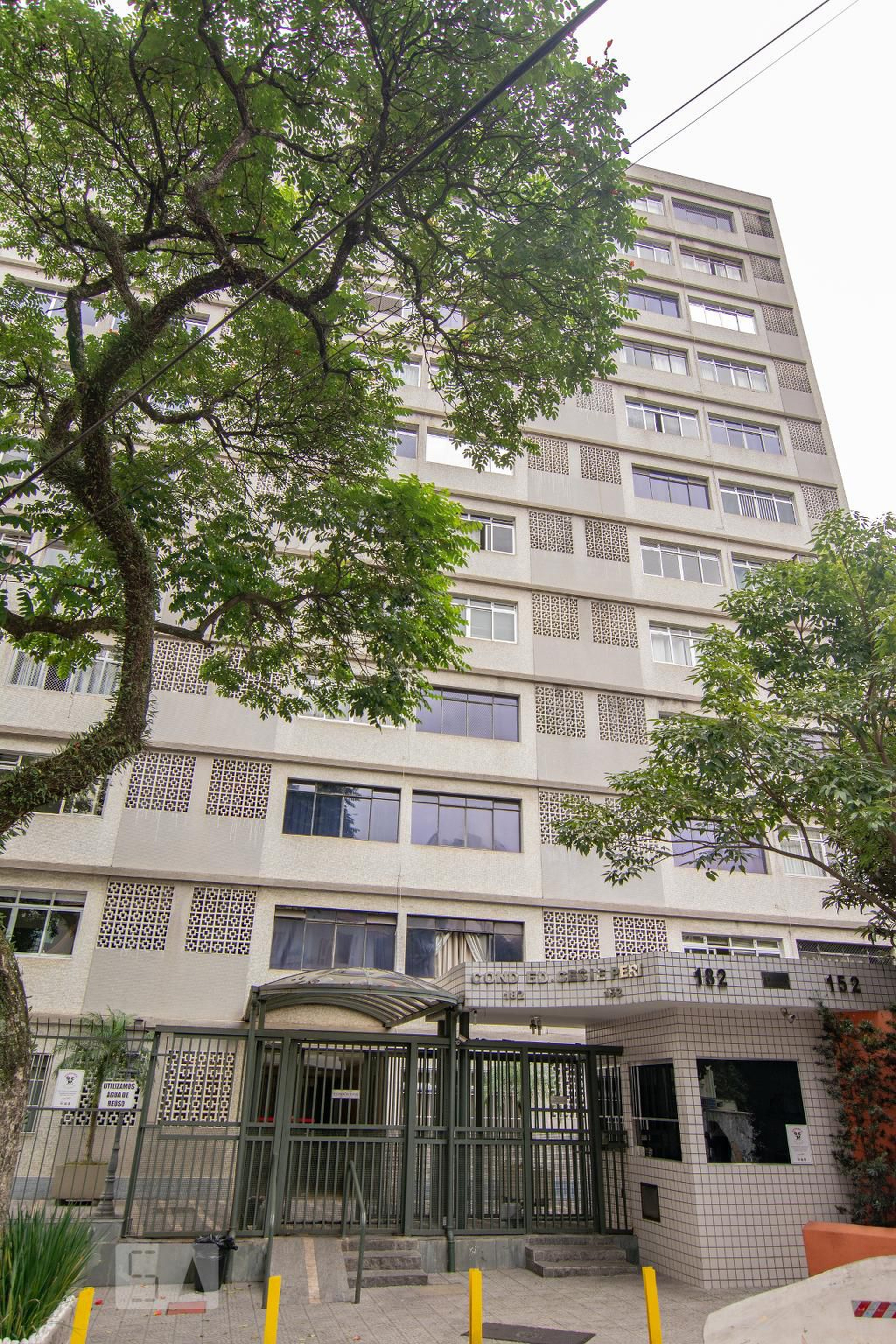 edifício Condomínio Ceci e Peri