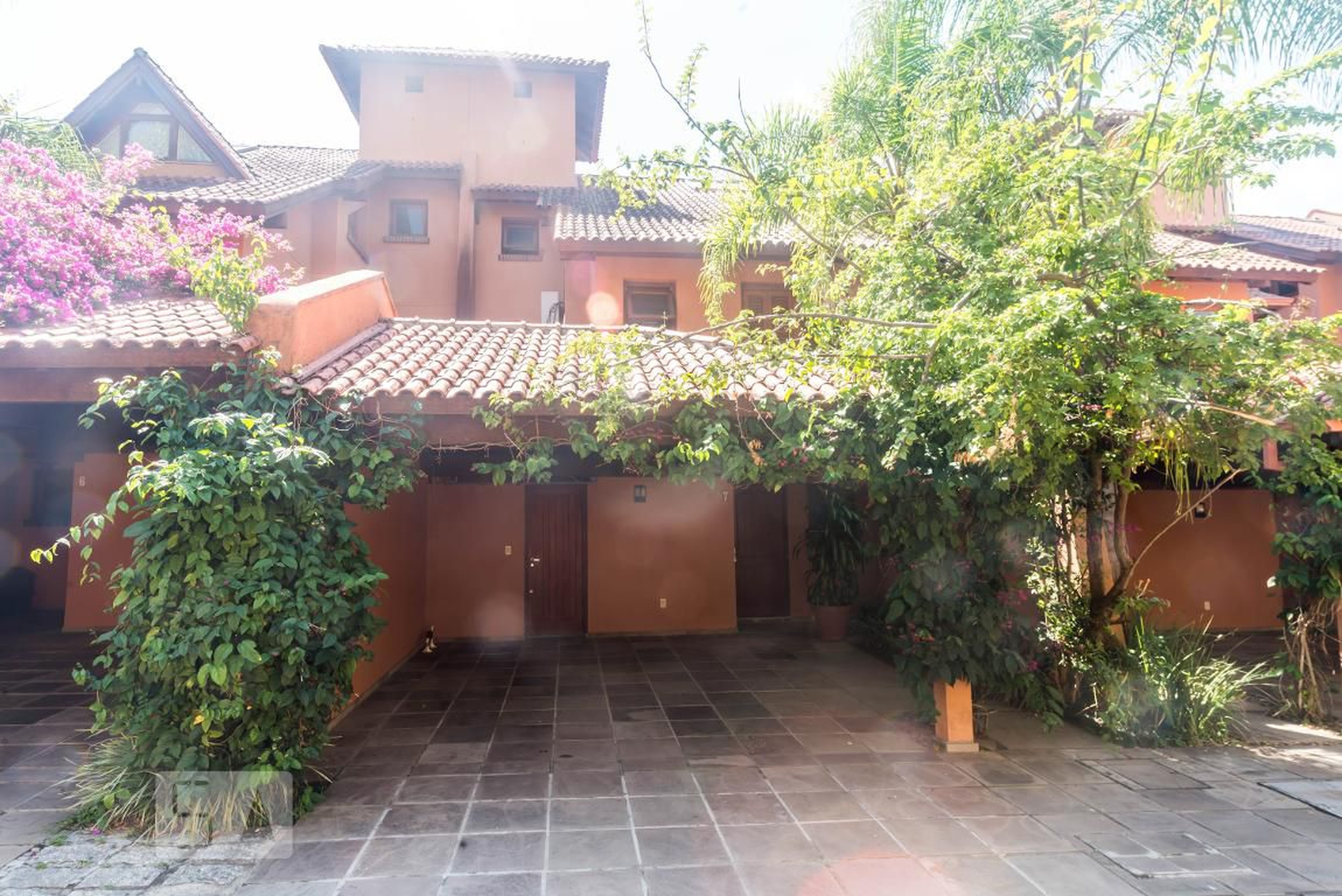 Fachada Condomínio Sagaró Villas