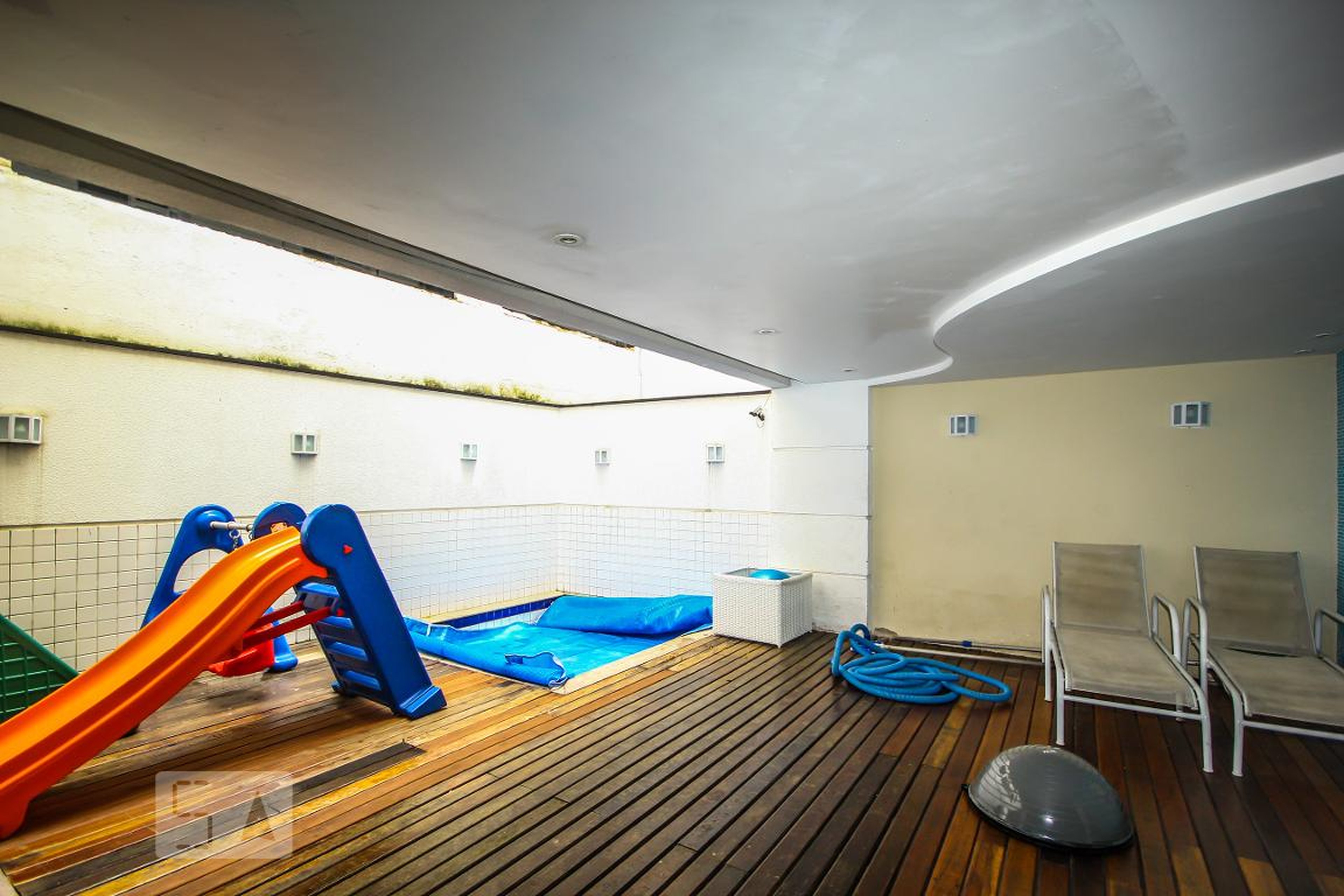 Área da Piscina - Saint Claire