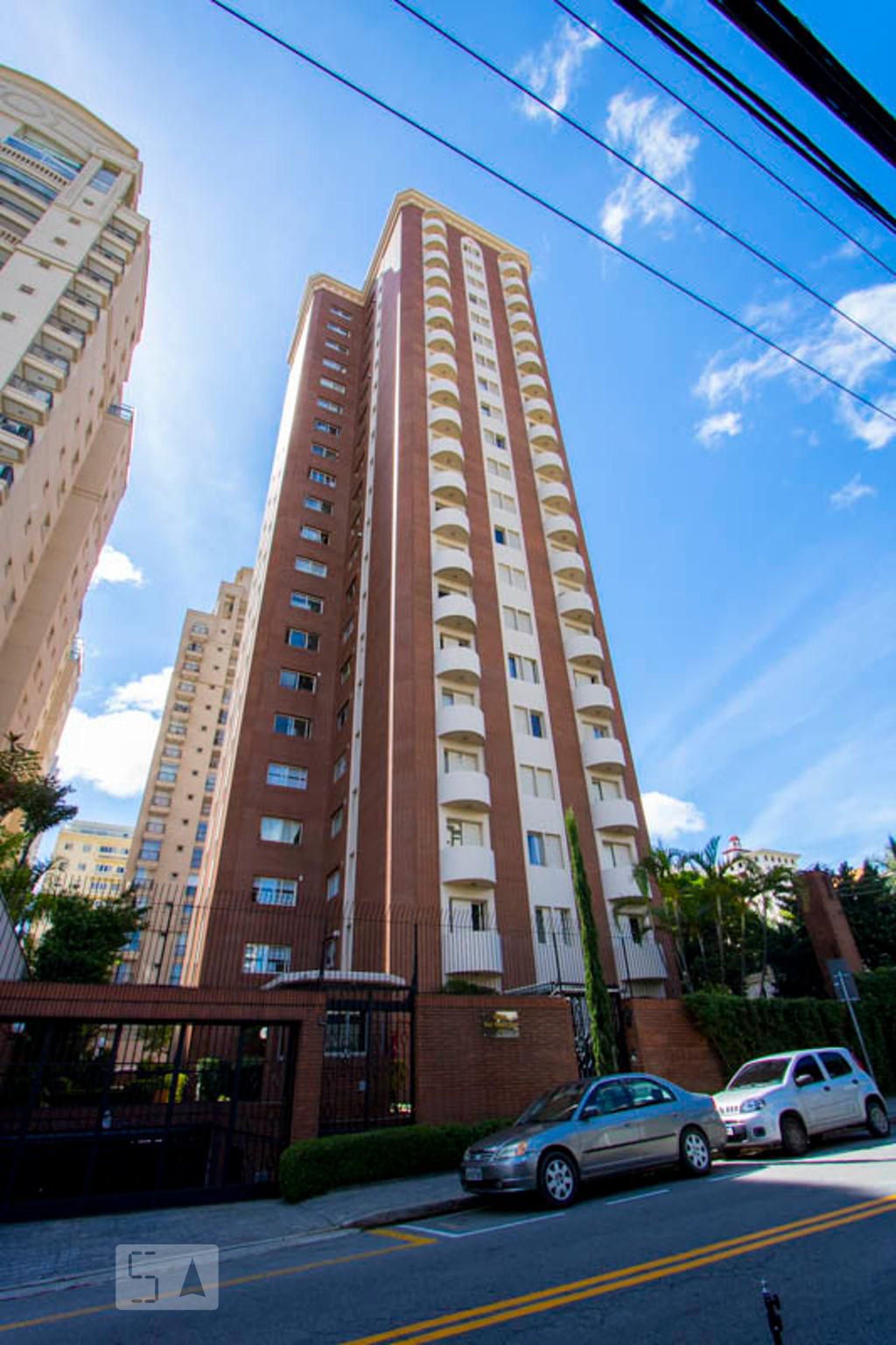 Fachada Condomínio em Rua Dona Carlota, 76