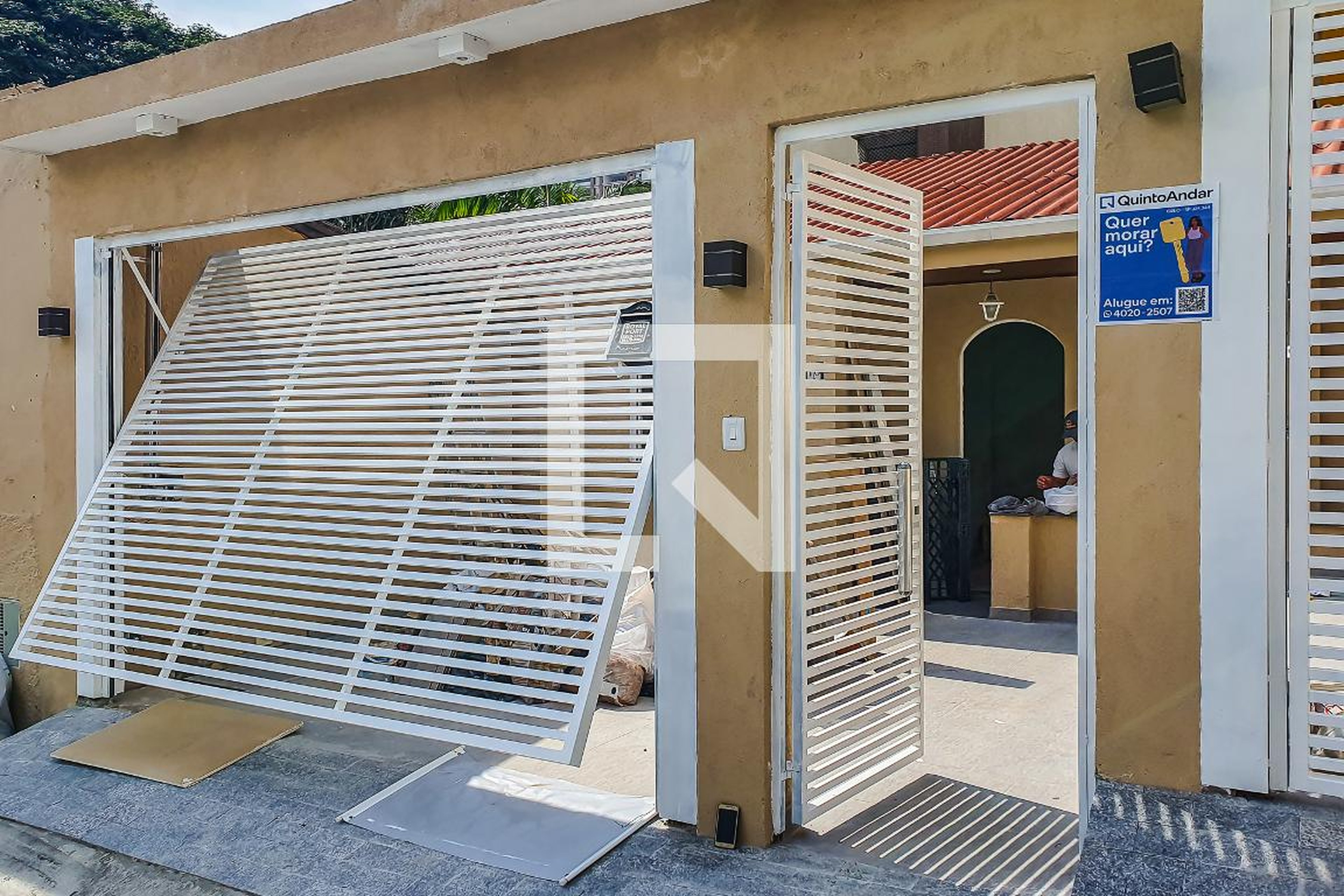 Fachada Condomínio em Rua Coronel Artur Godói, 167