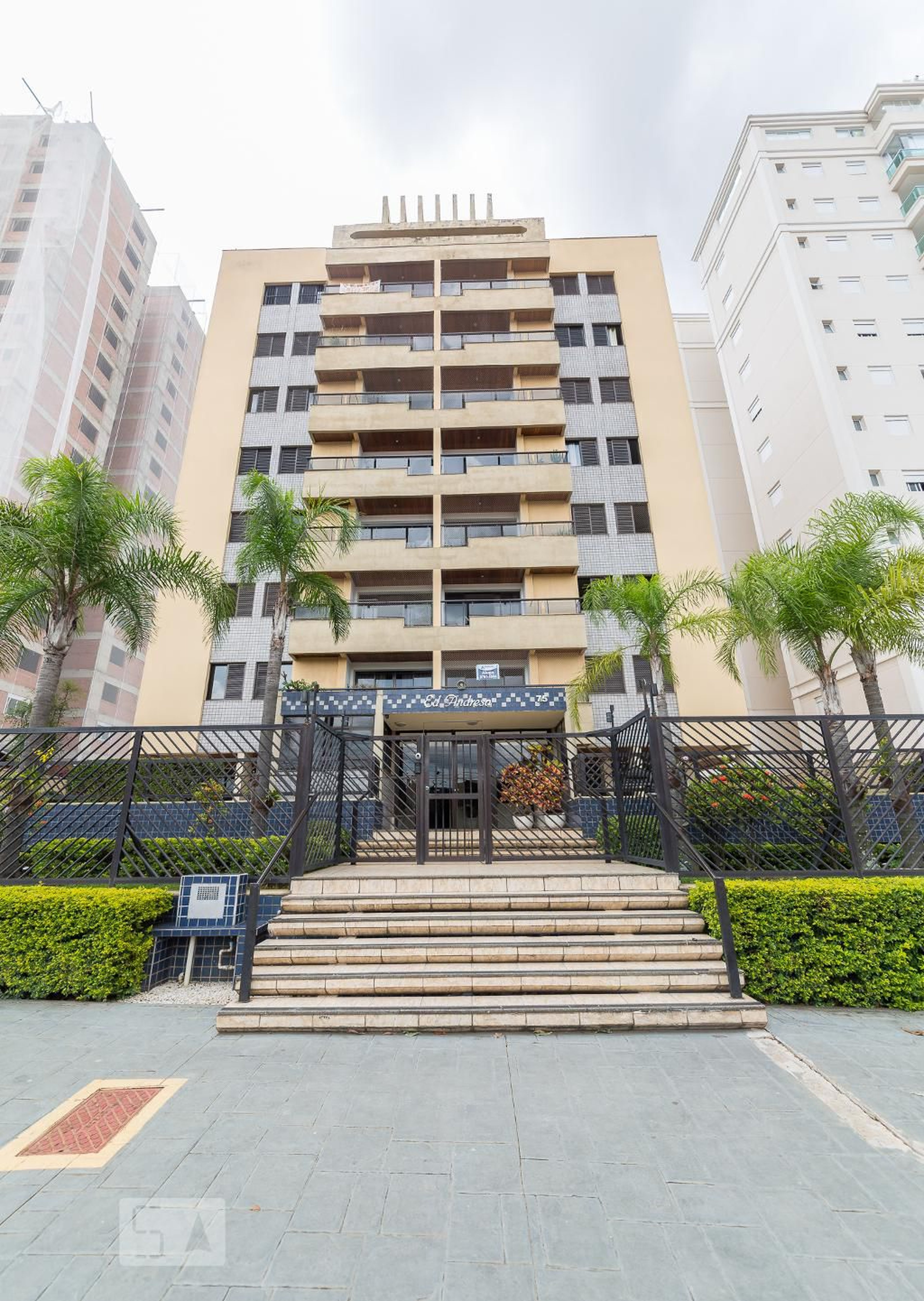 Fachada Condomínio em Rua Benedito Ferreira Marquês, 75