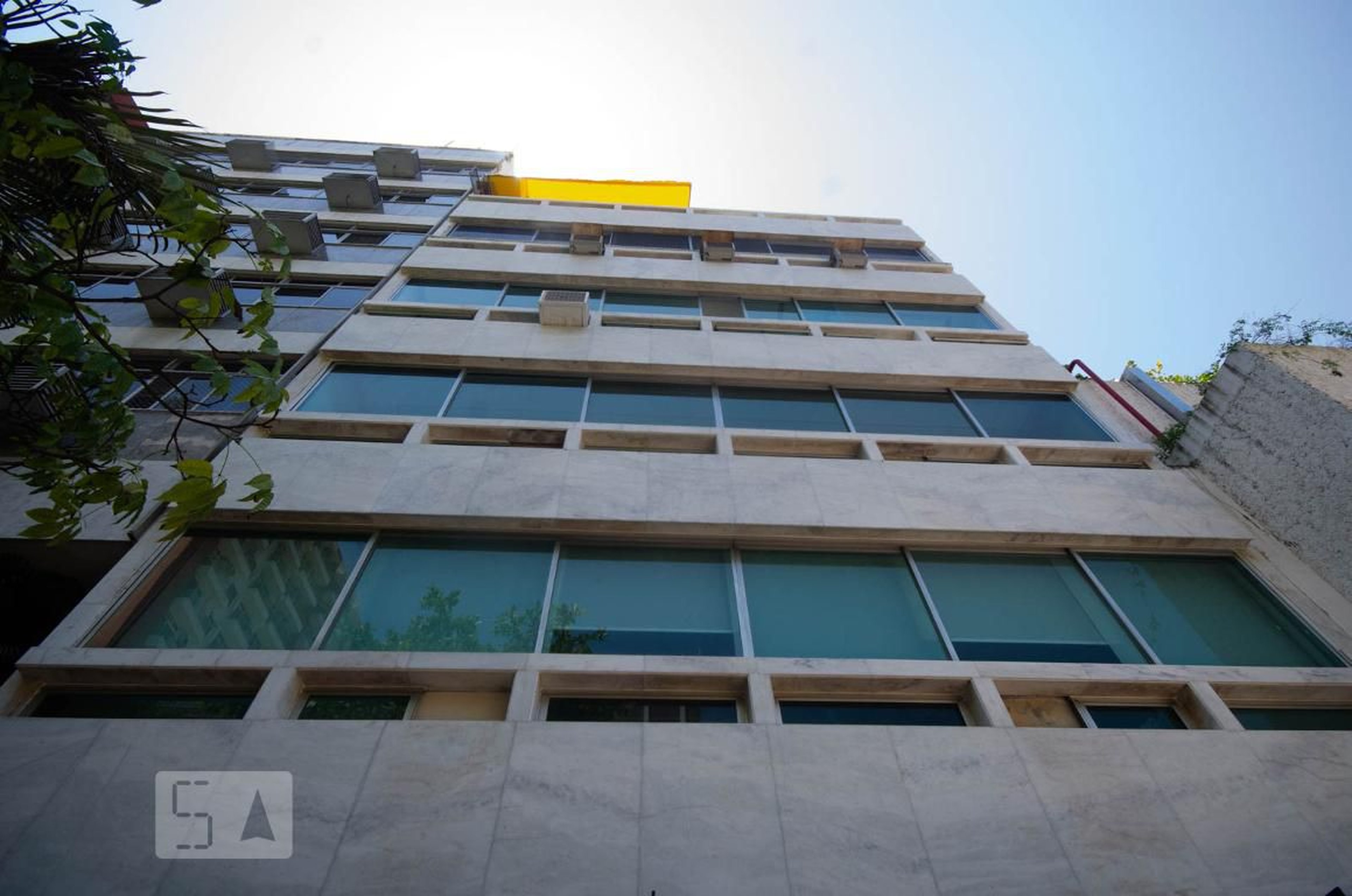 Fachada Condomínio em Rua Barão da Torre, 426