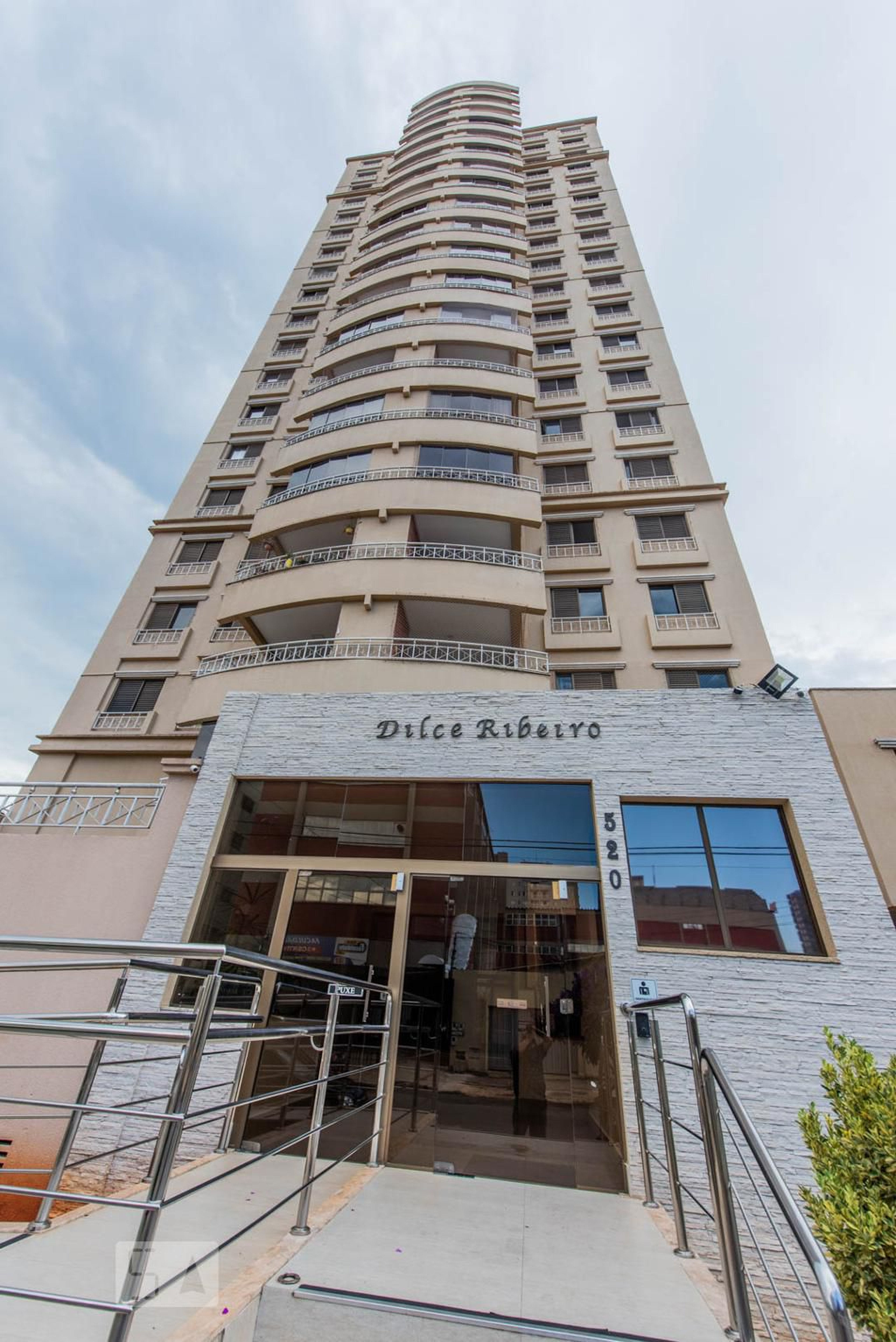 Fachada Condomínio em Rua T-44, 510