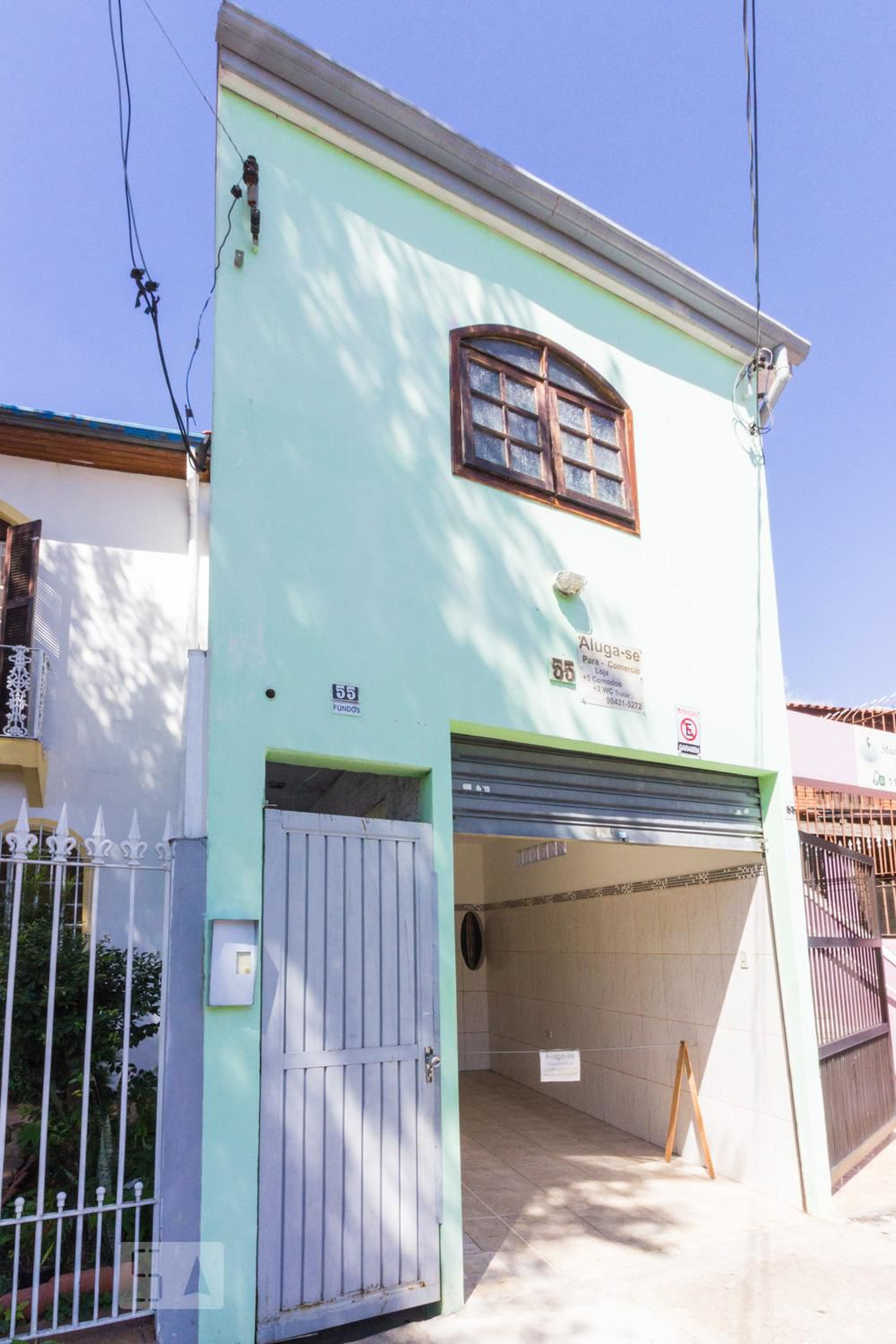 Fachada Condomínio em Rua Marino Félix, 55