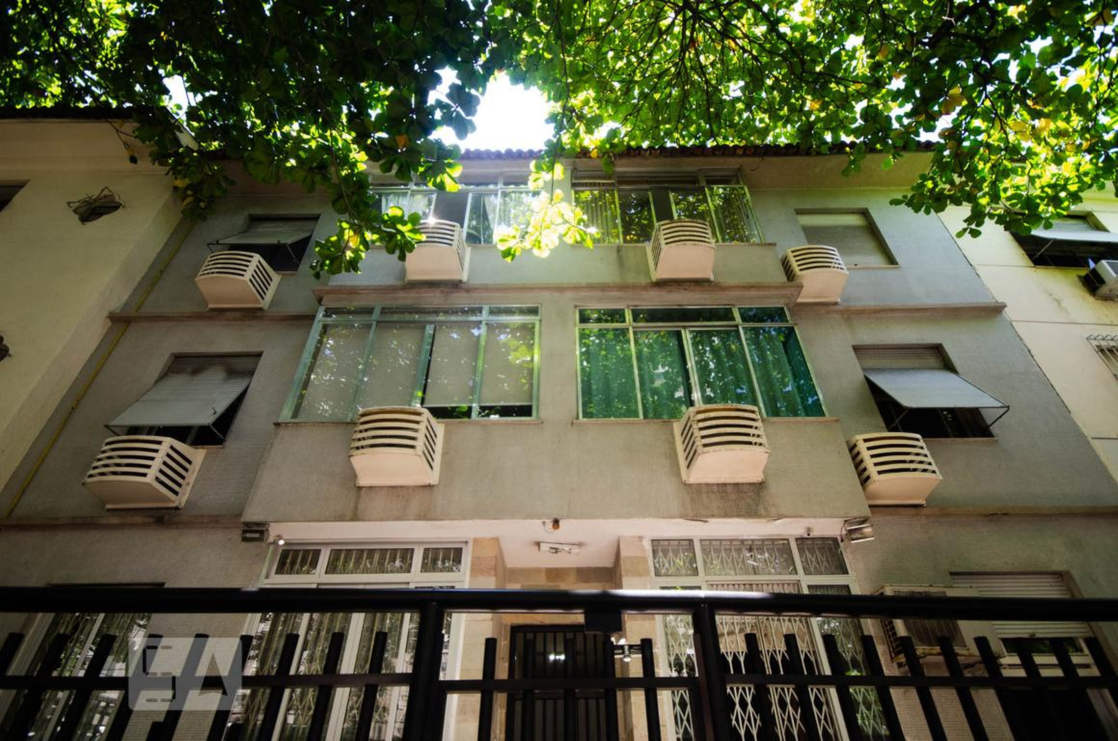 Fachada Condomínio em Avenida General San Martin, 66