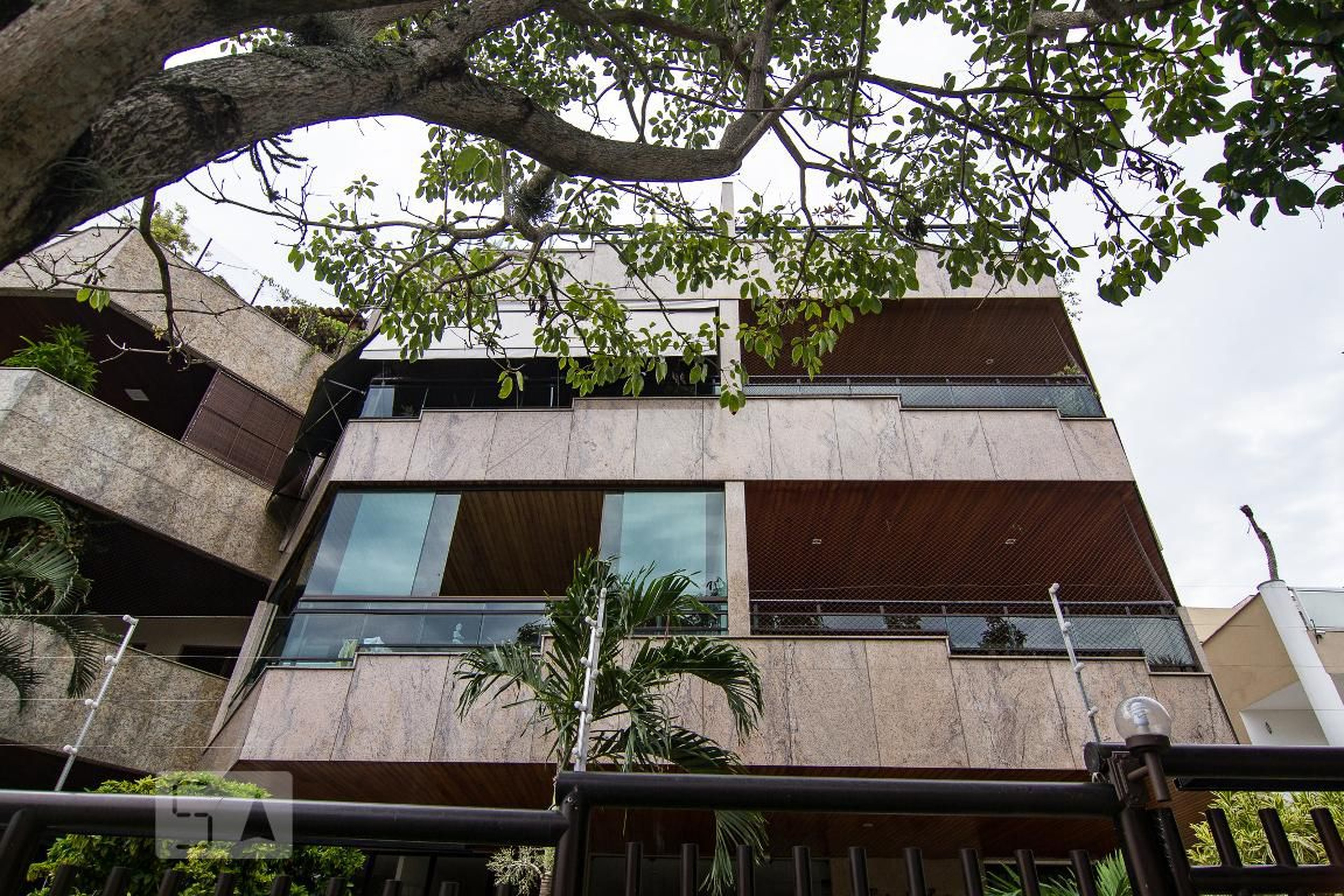 Fachada Condomínio em Rua Desembargador Paulo Alonso, 375