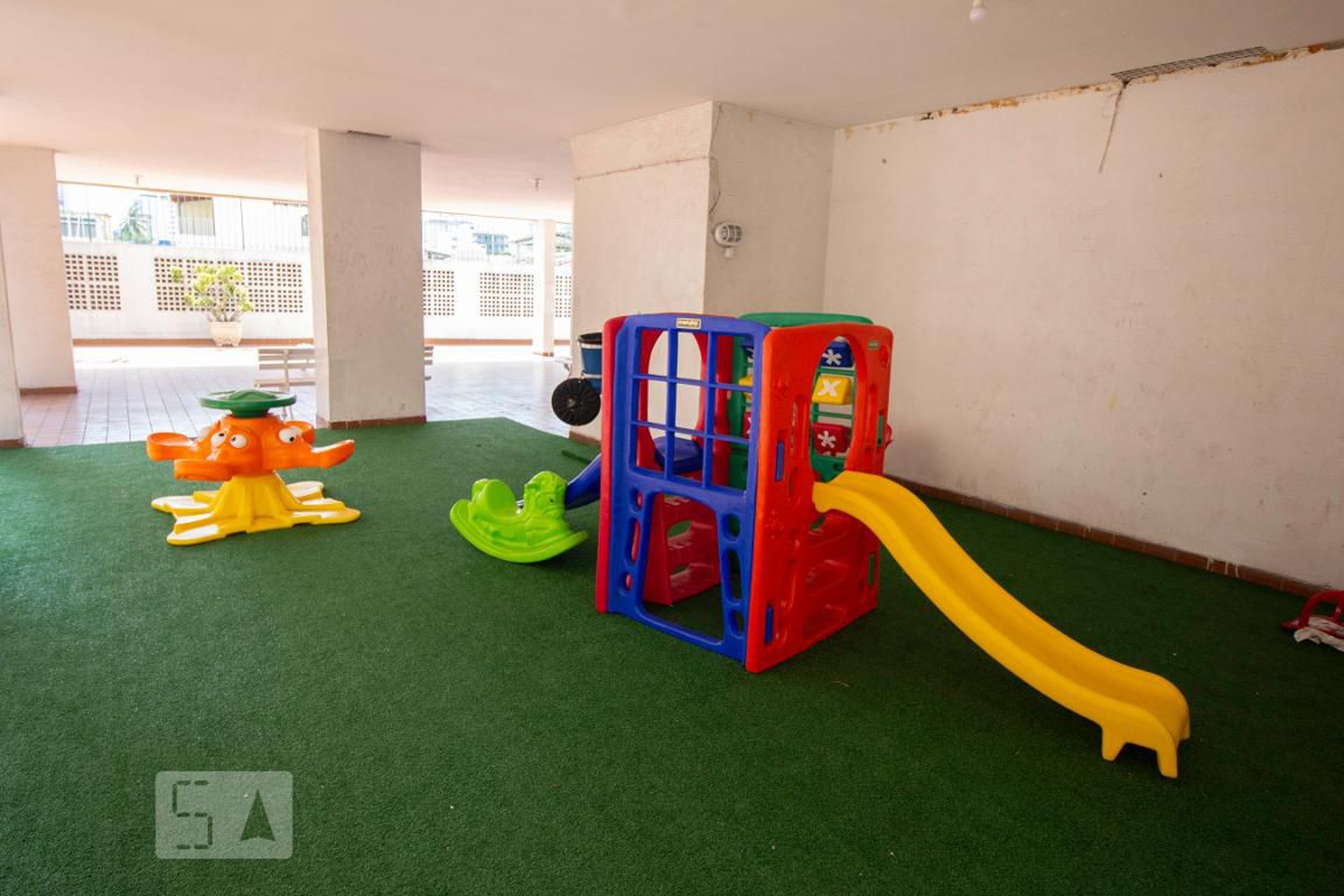 Playground - Lucido Lago