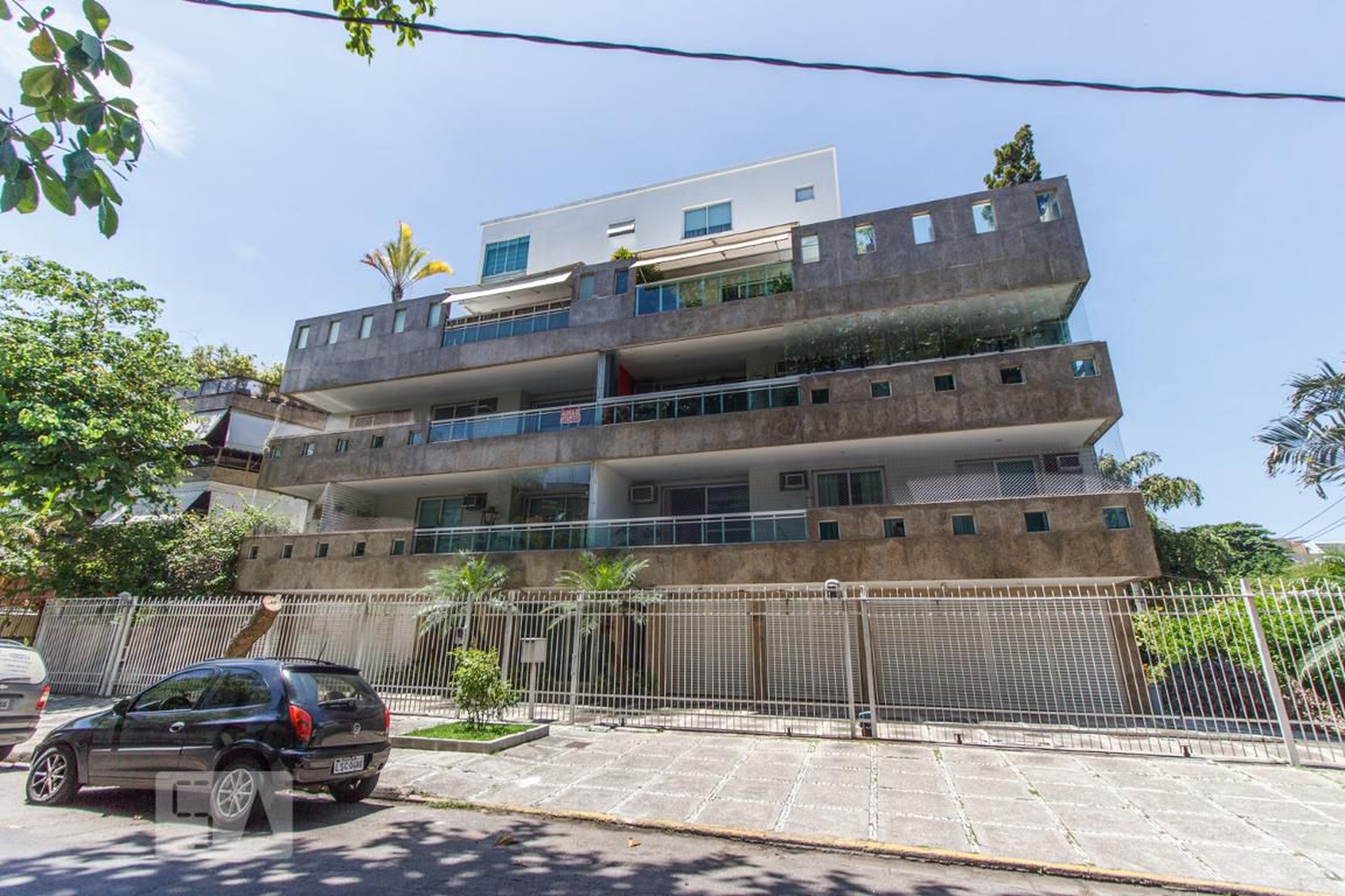 Fachada Condomínio em Rua Aldo Bonadei, 180