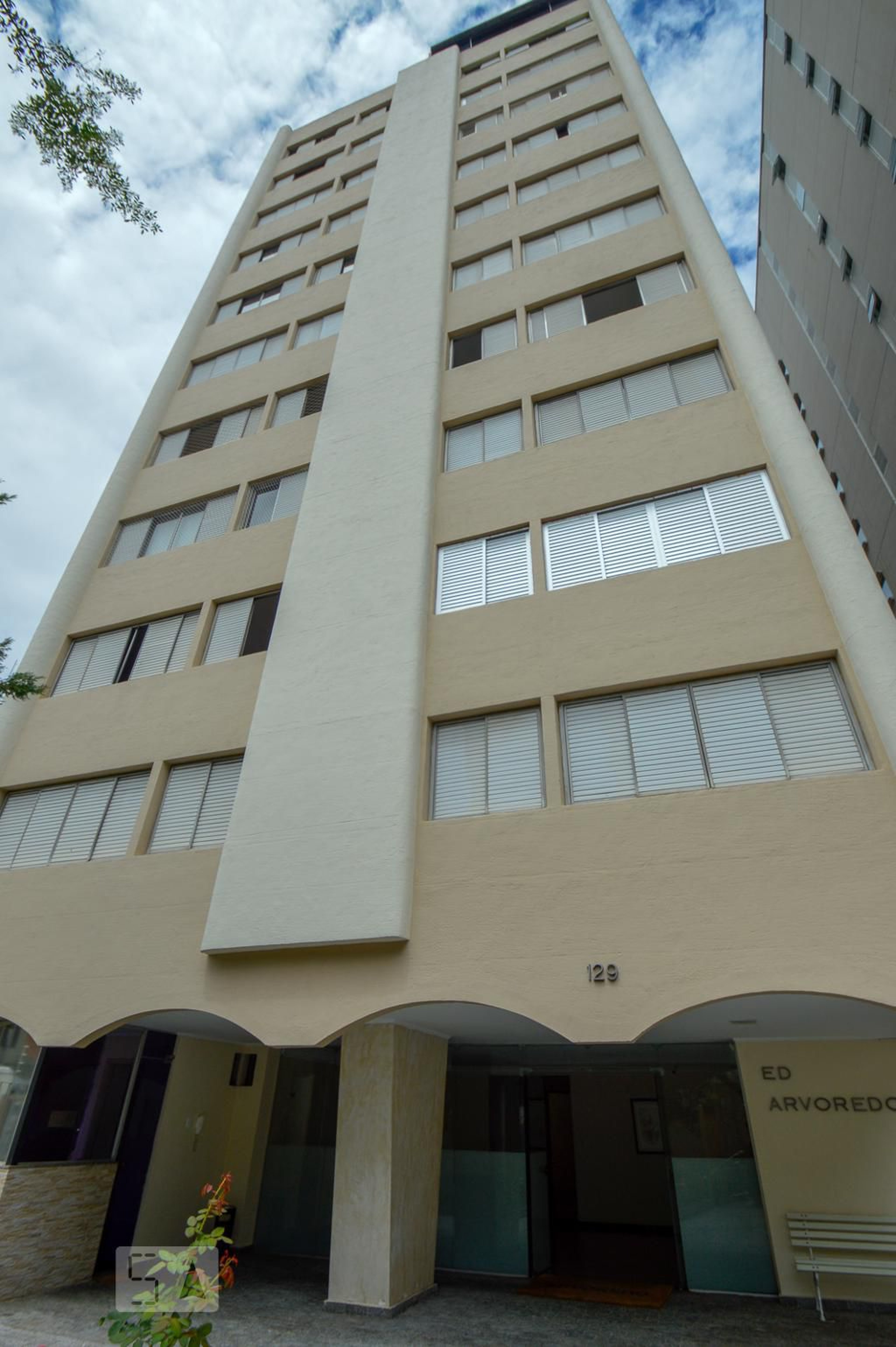 Fachada do Condomínio Condomínio Arvoredo