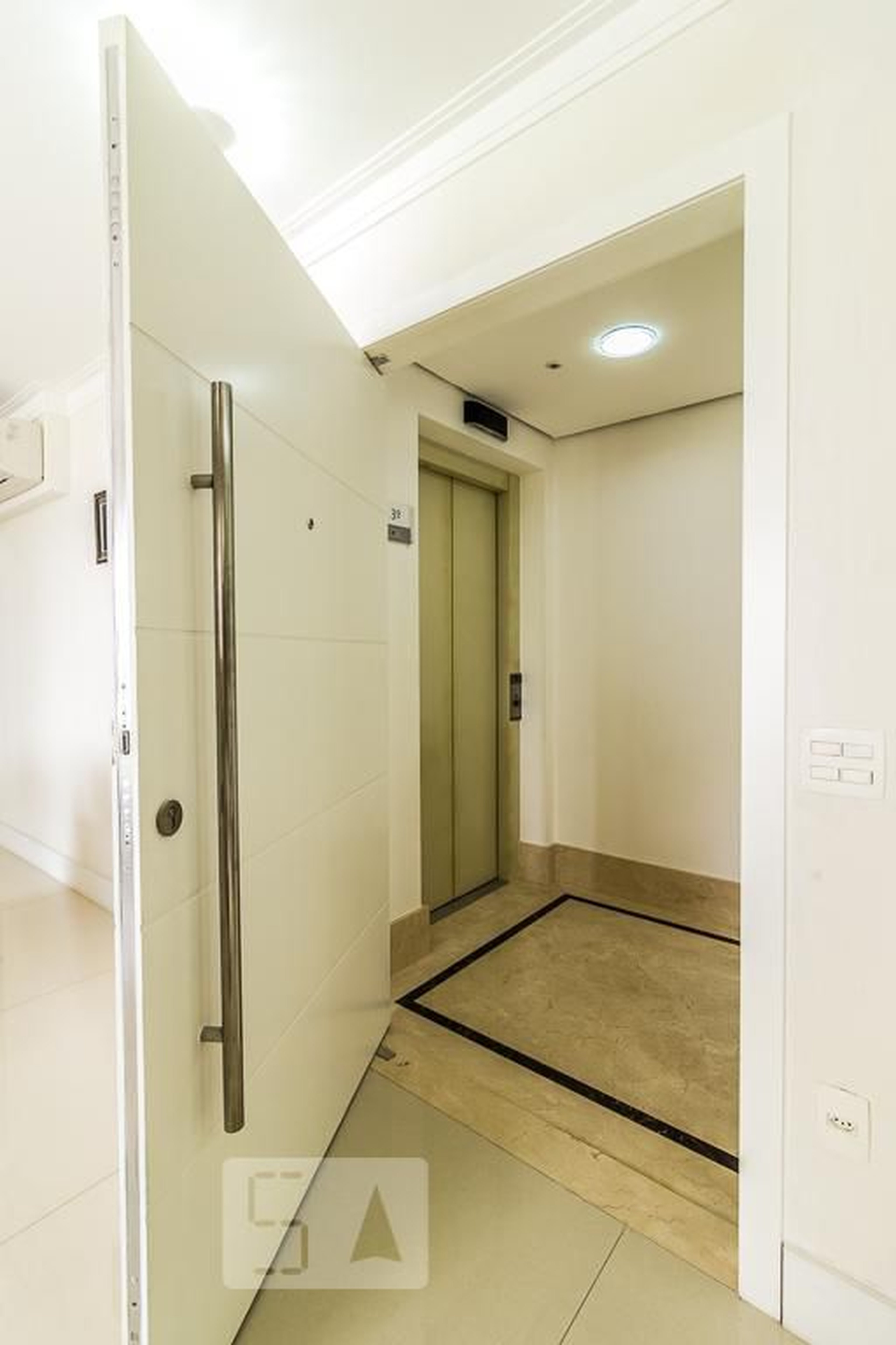 Elevador - Reserva Manacá