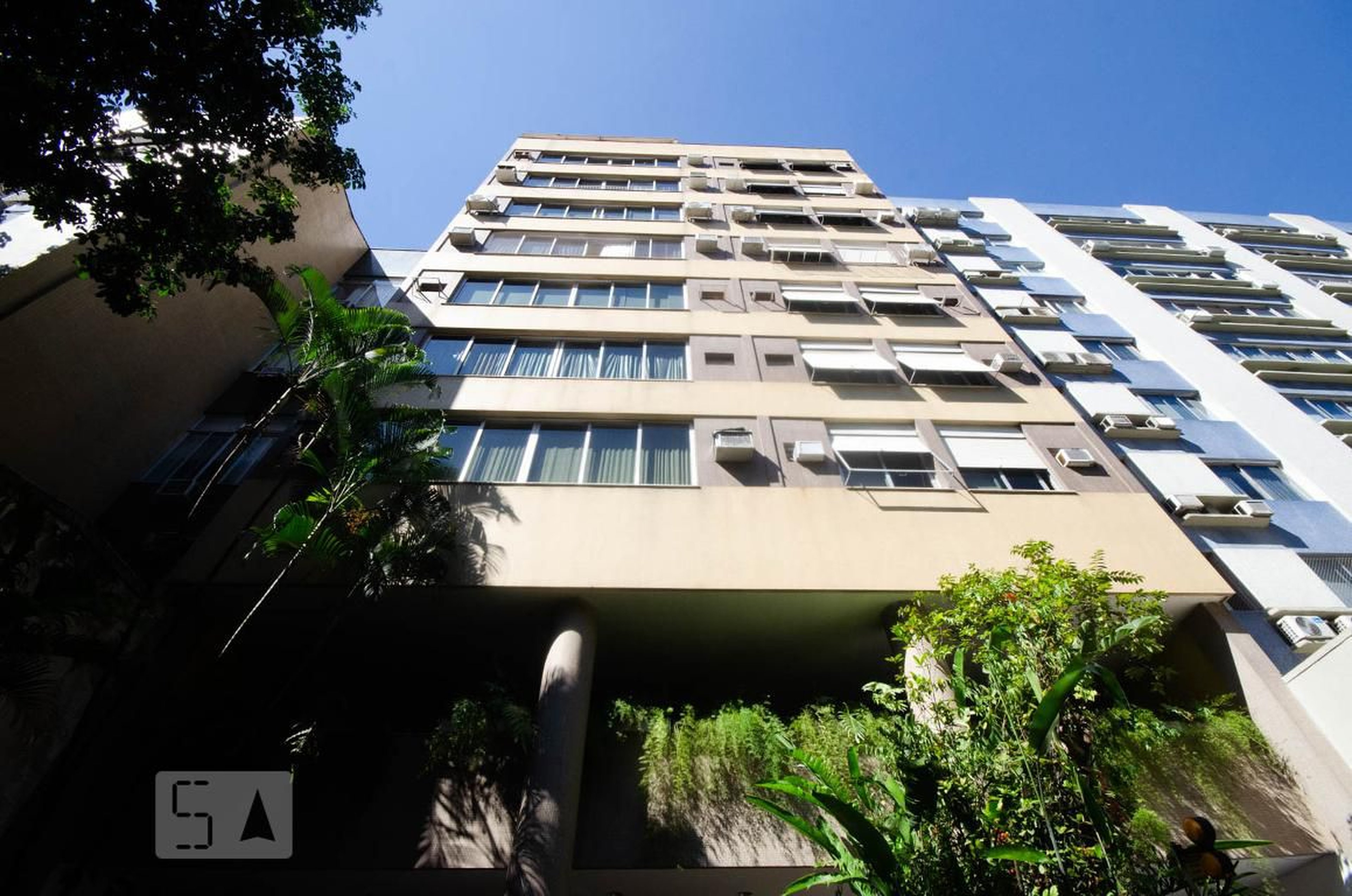 Fachada Condomínio em Rua Artur Araripe, 88