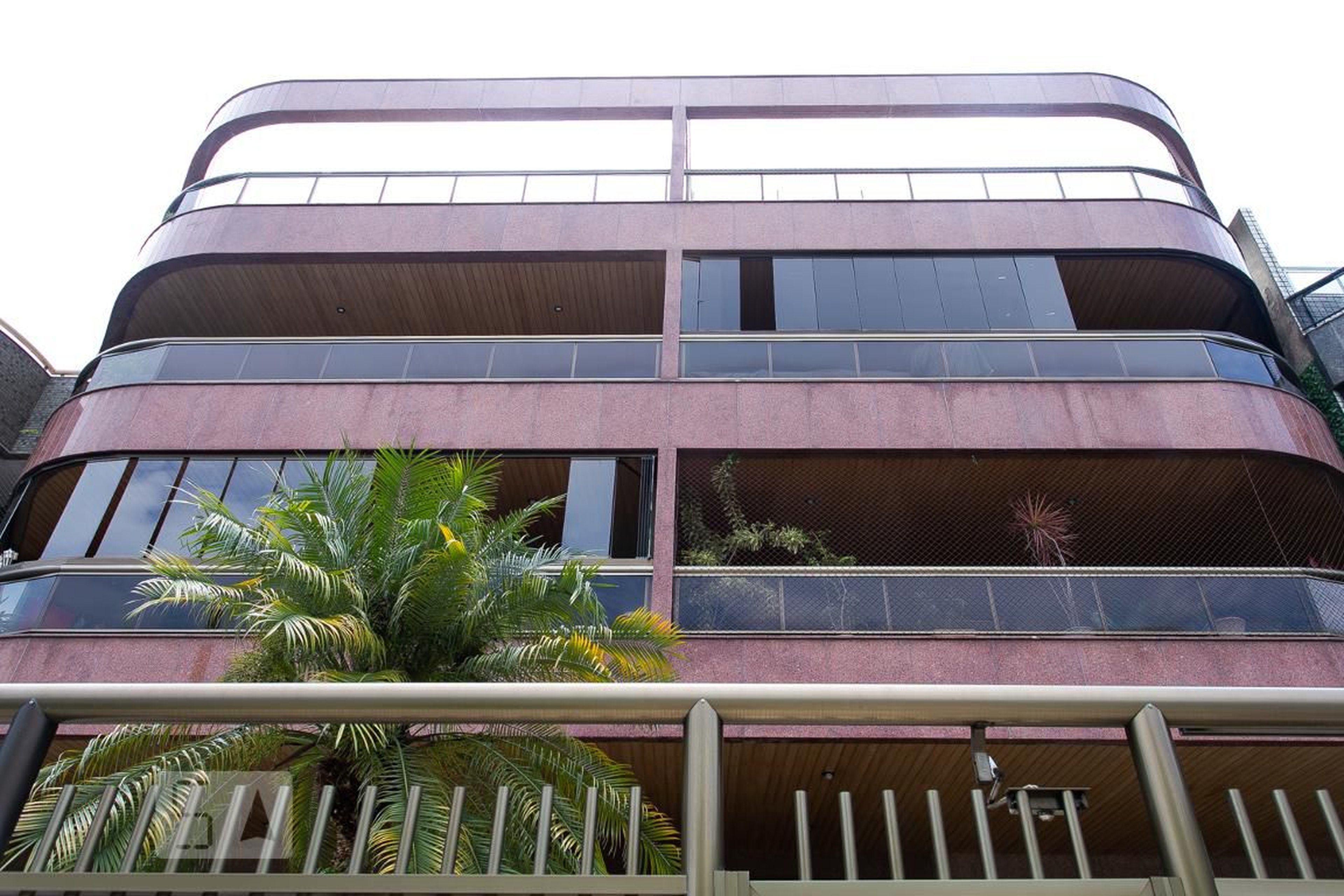 Fachada Condomínio em Rua Professor Hermes Lima, 490