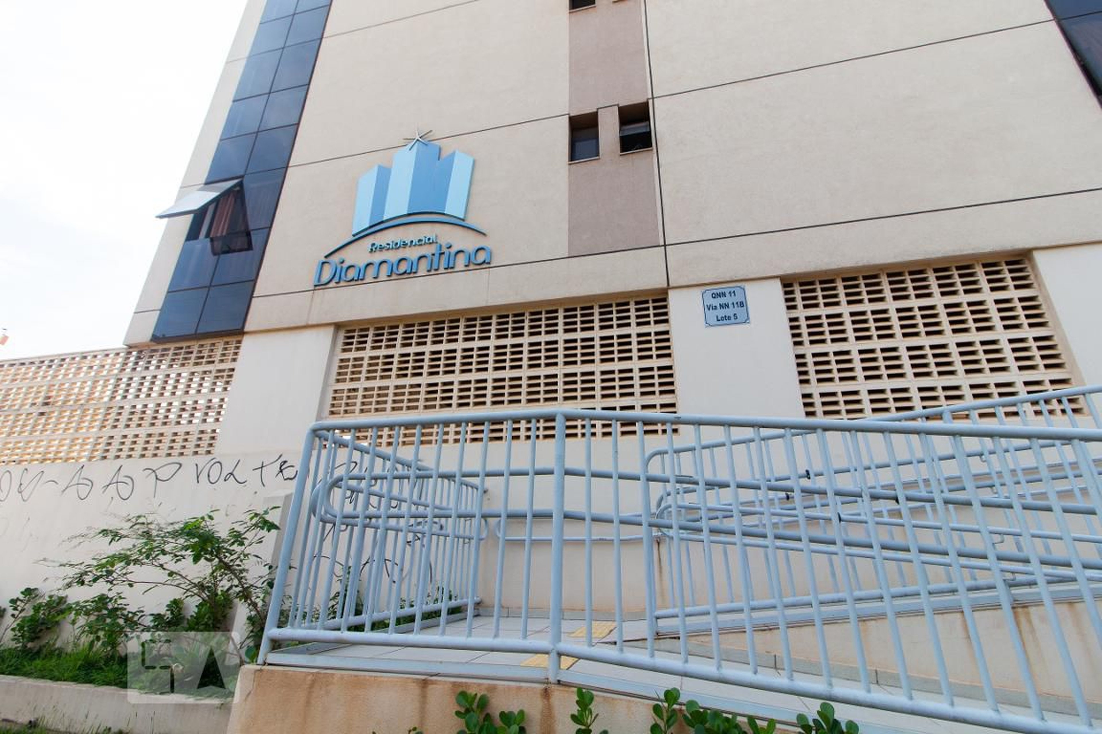 Fachada Condomínio em Qnn 11, 5