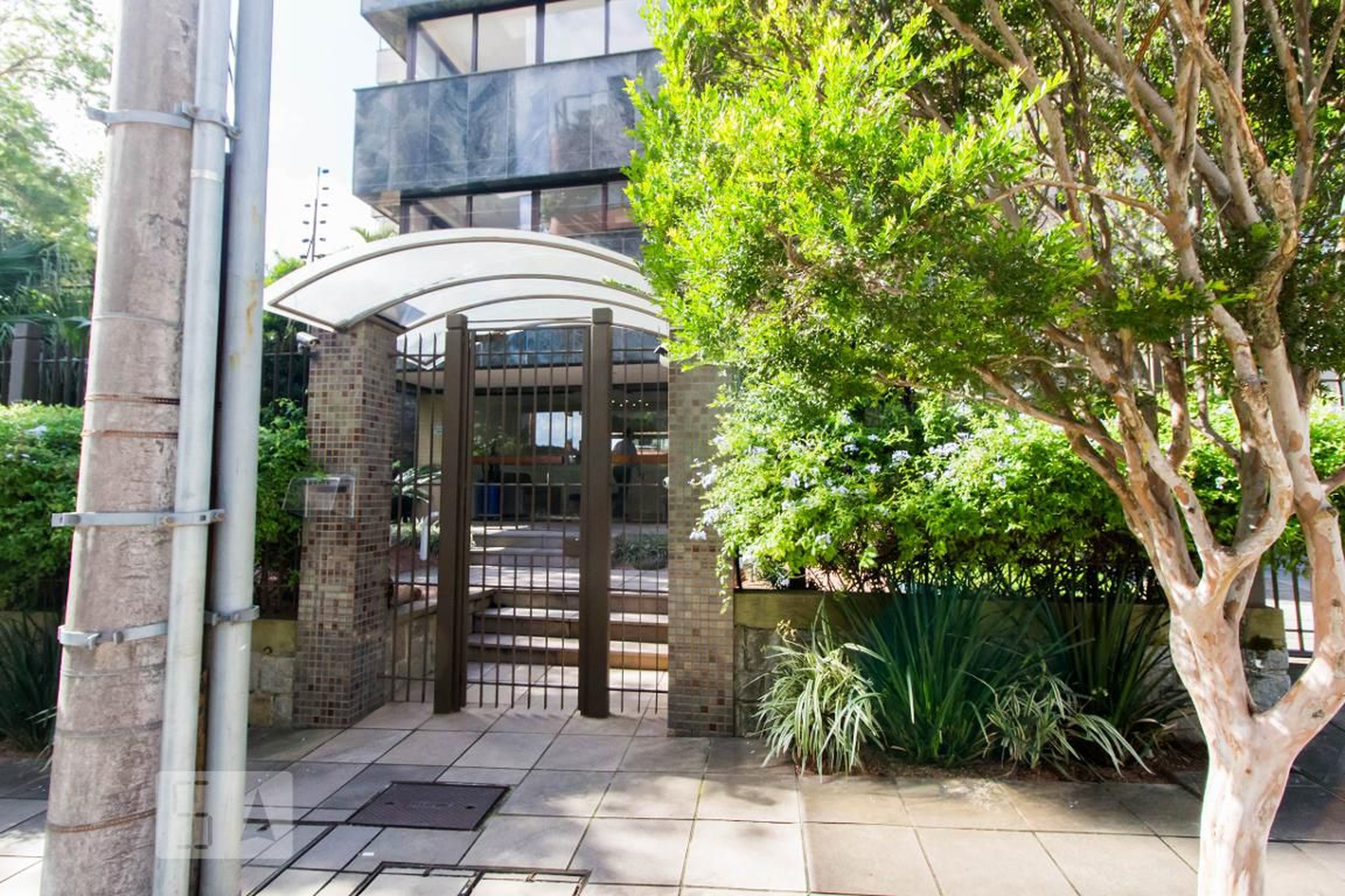 Fachada Condomínio Rua Cônego Viana, 78