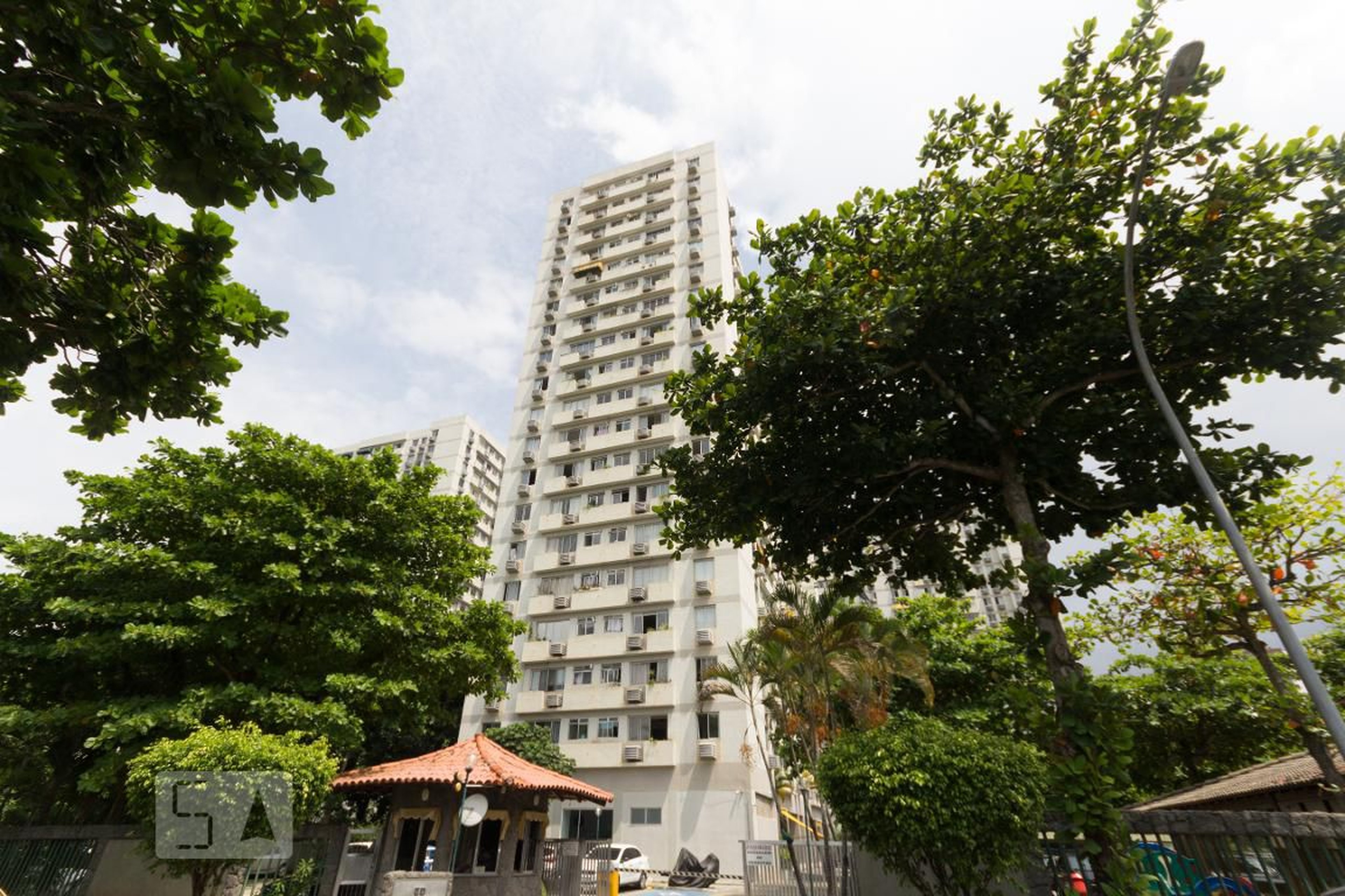 Fachada Condomínio em Avenida Professor Fausto Moreira, 306