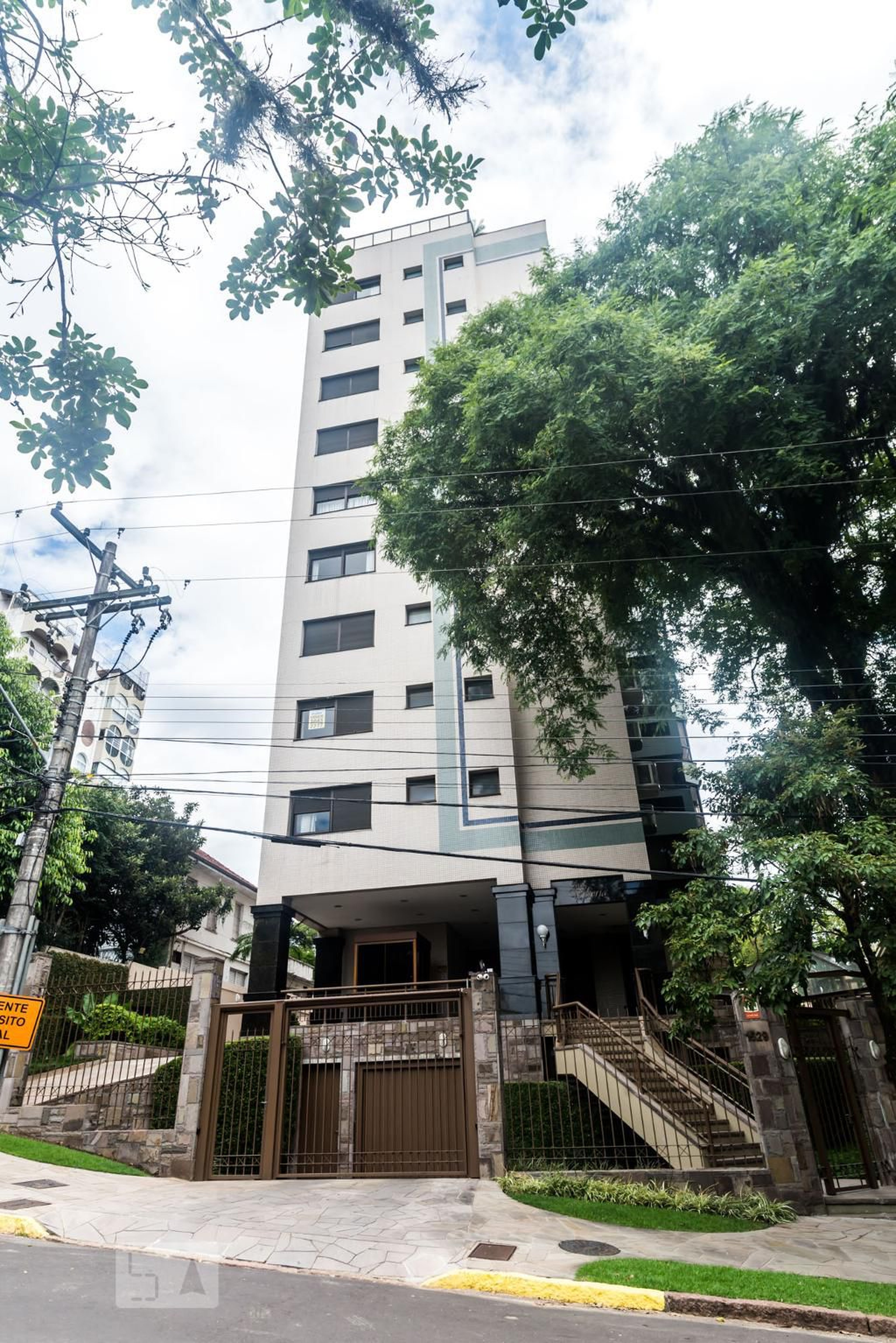 Fachada Condomínio em Rua Honório Silveira Dias, 1529
