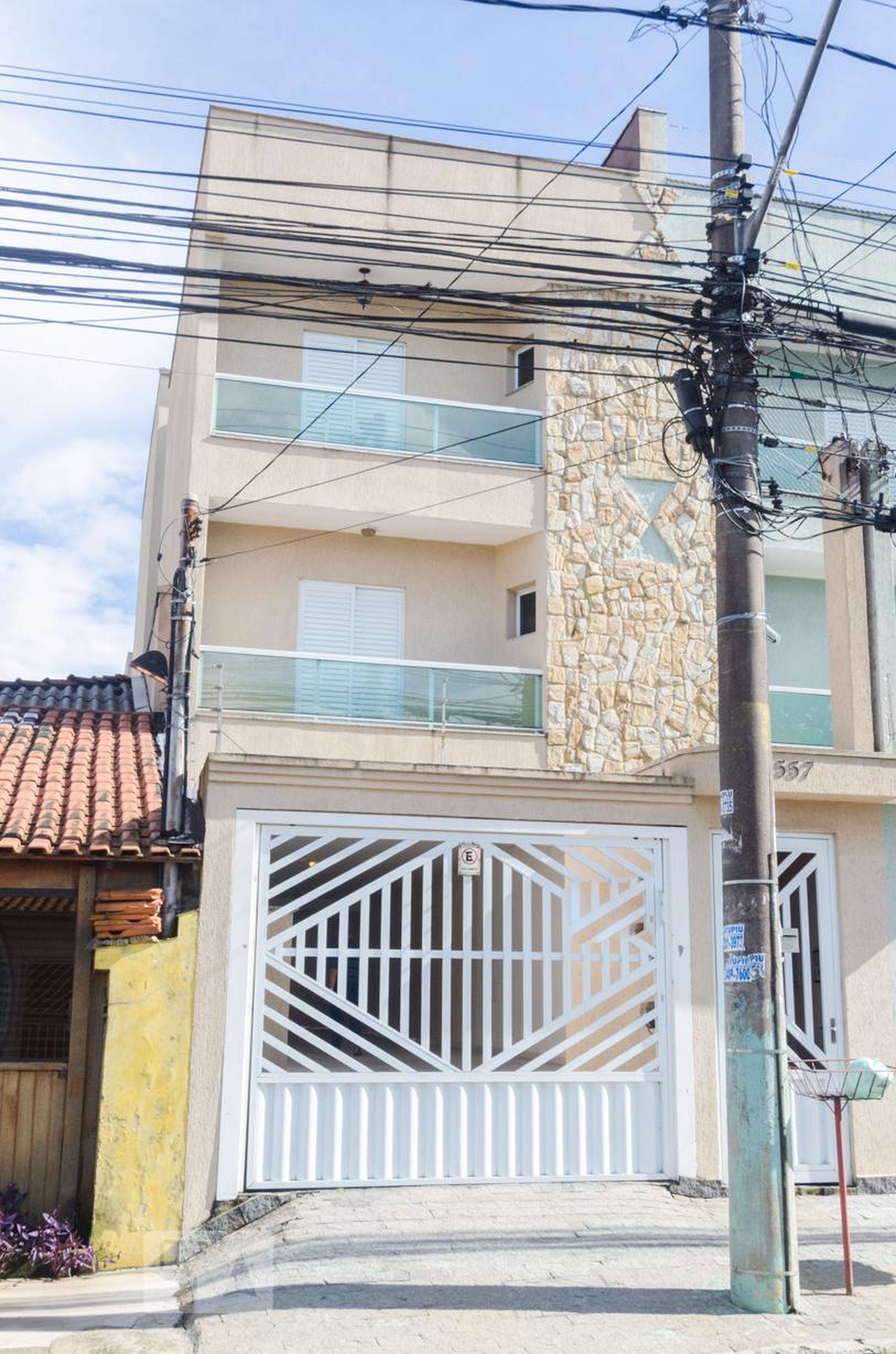 Fachada Condomínio em Rua Vinte e Quatro de Maio, 557