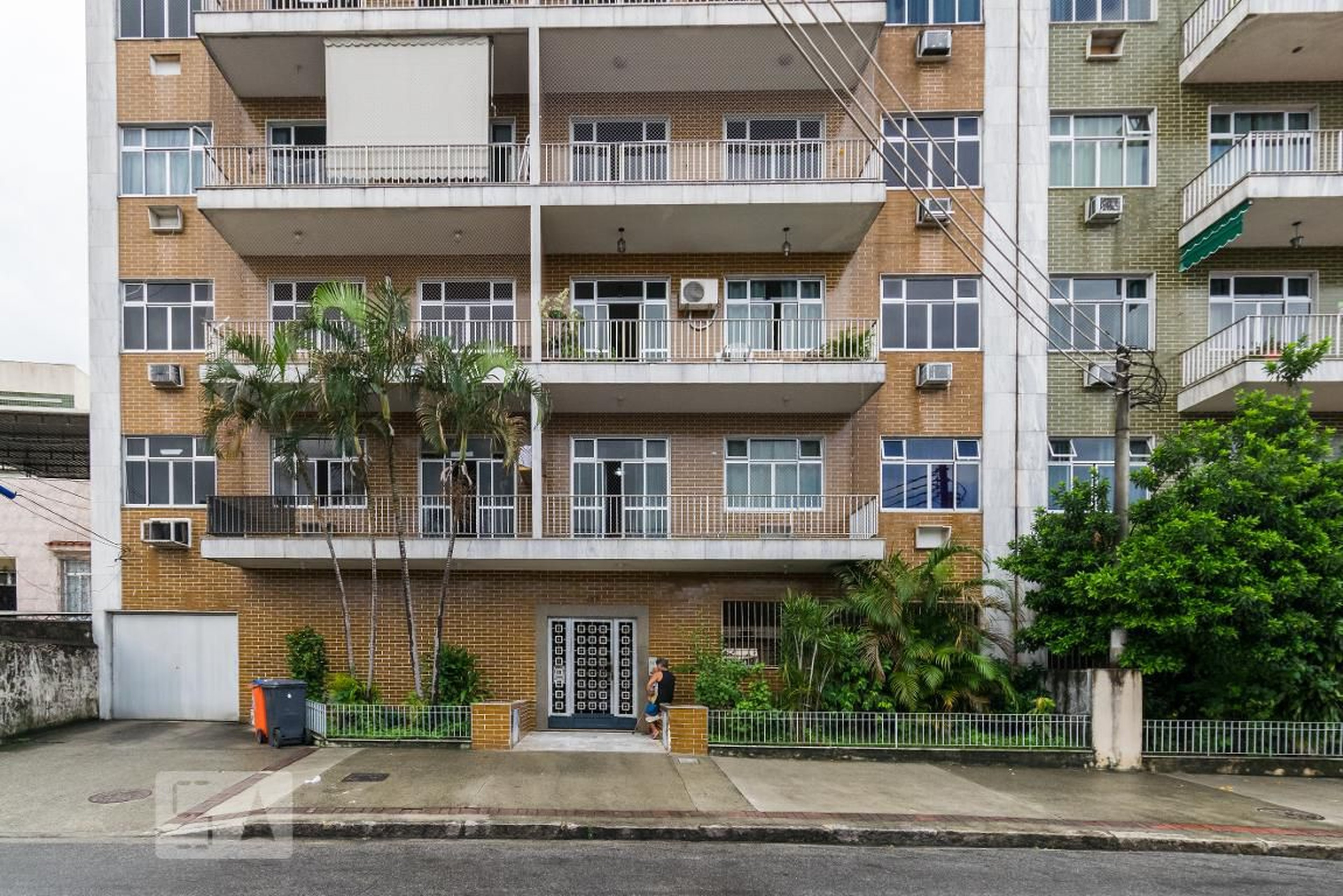 Fachada Condomínio em Rua Barroso Pereira, 135