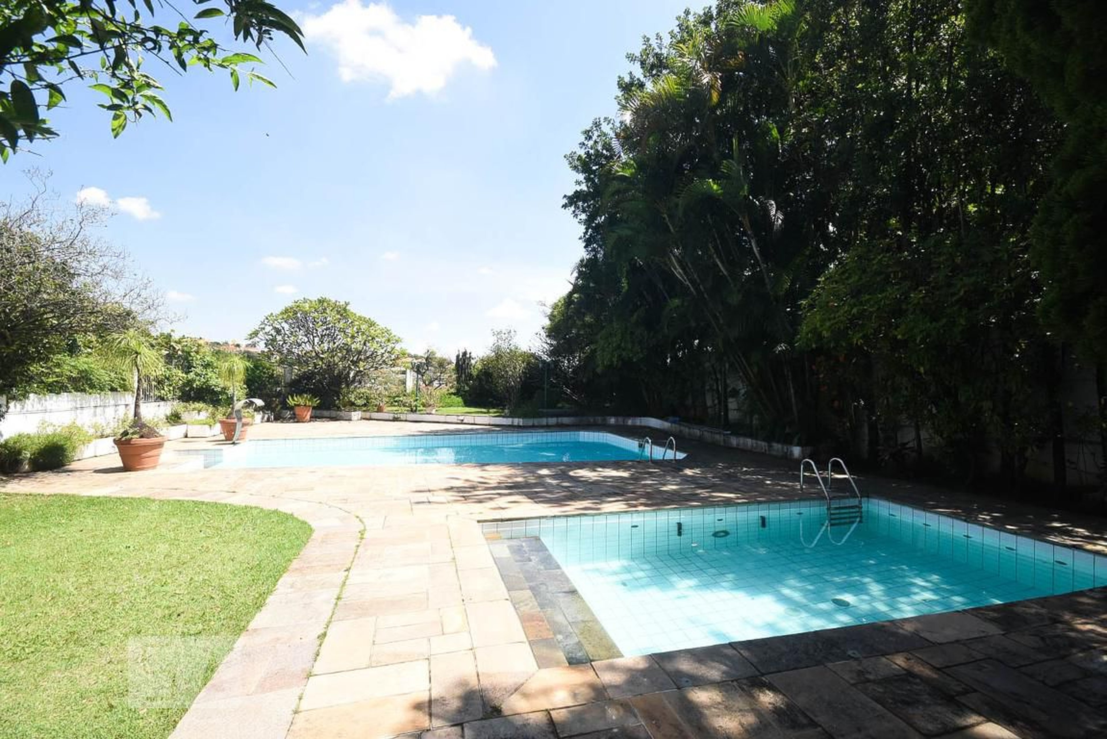 Piscina - Rua Fechada