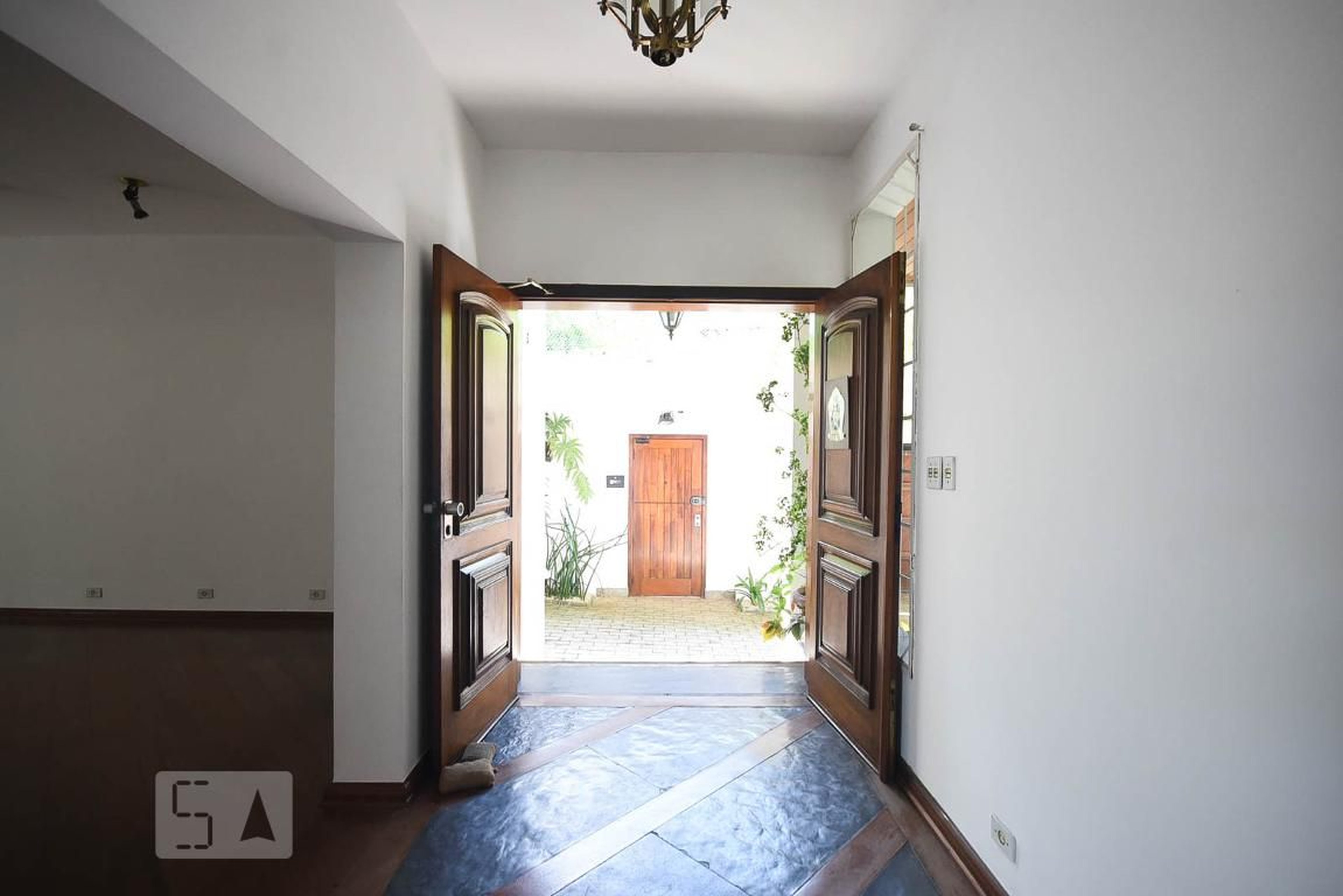 Hall de entrada Condomínio em Rua Wagih Assad Abdalla, 138