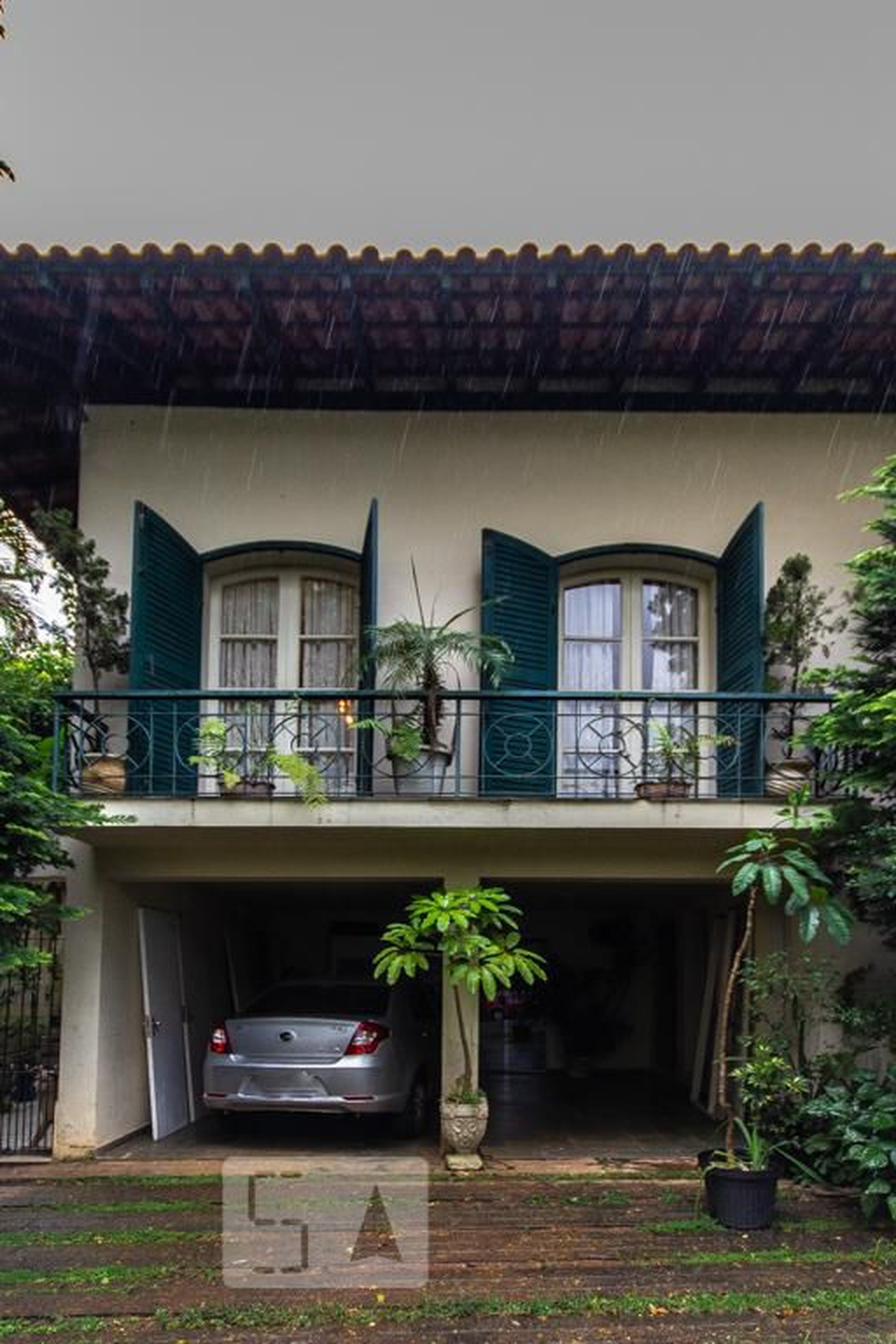 Fachada Condomínio em Rua Miragaia, 551