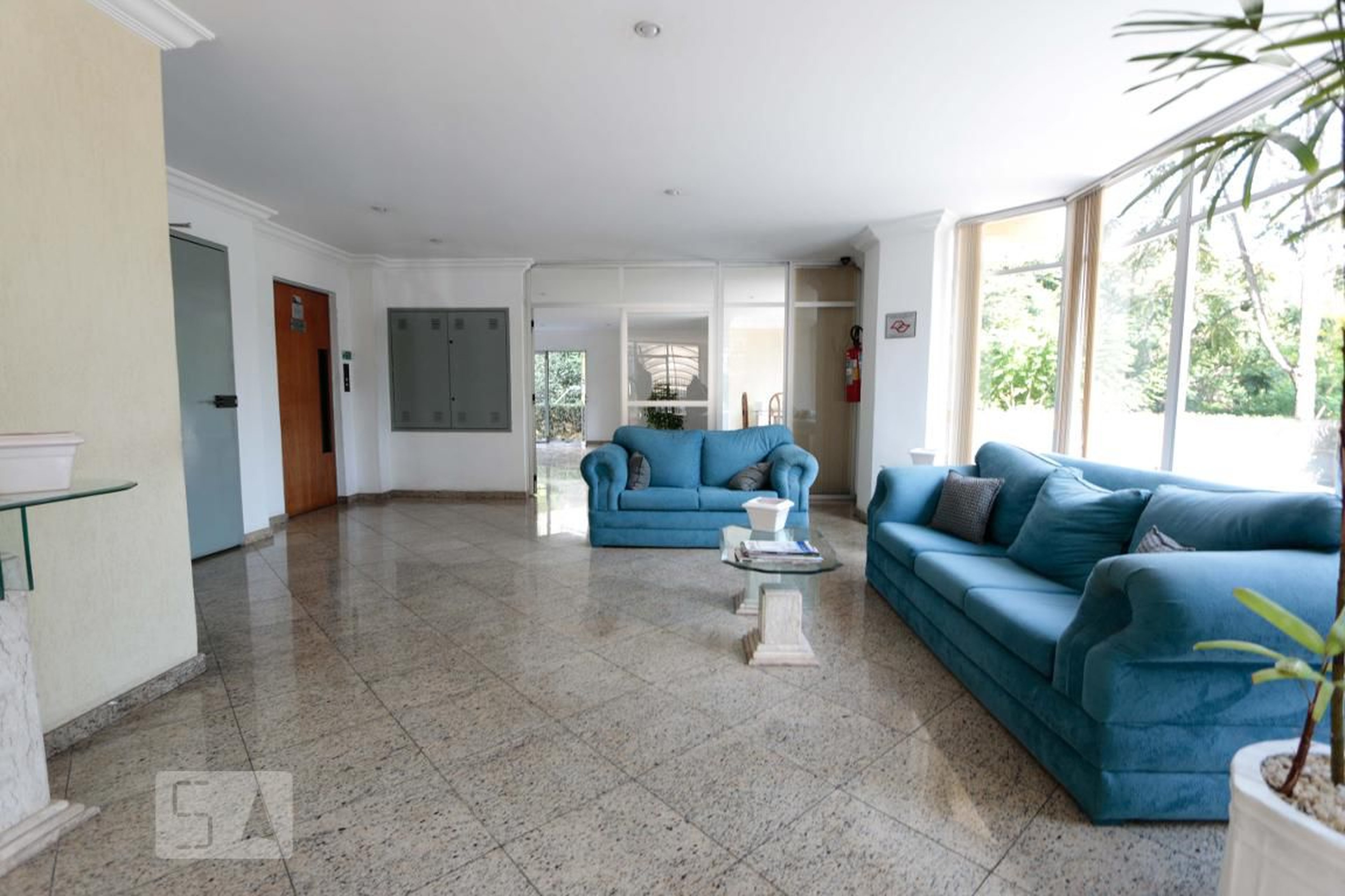 hall - Charles Chaplin