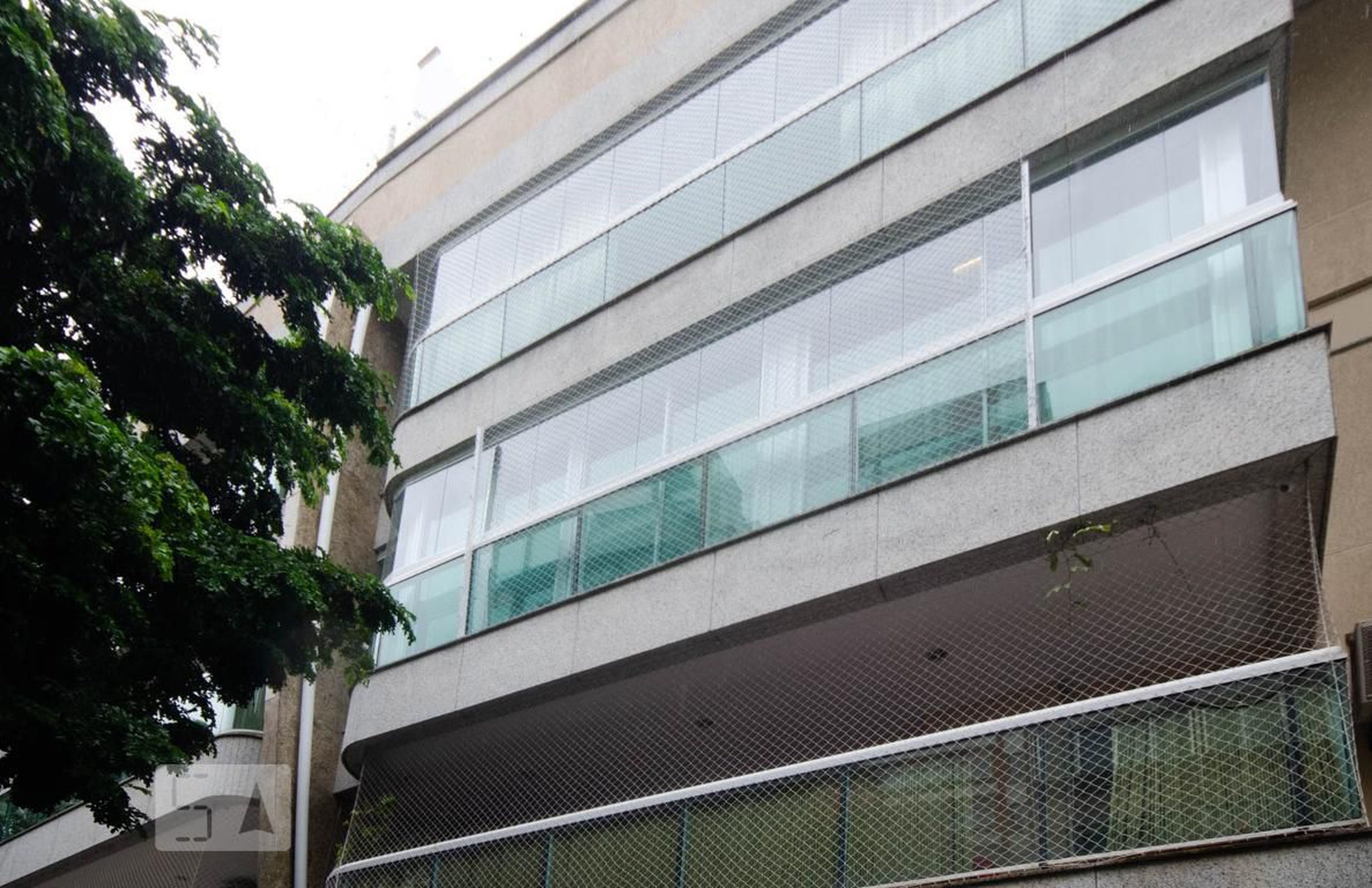 Fachada Condomínio em Rua Barão da Torre, 468