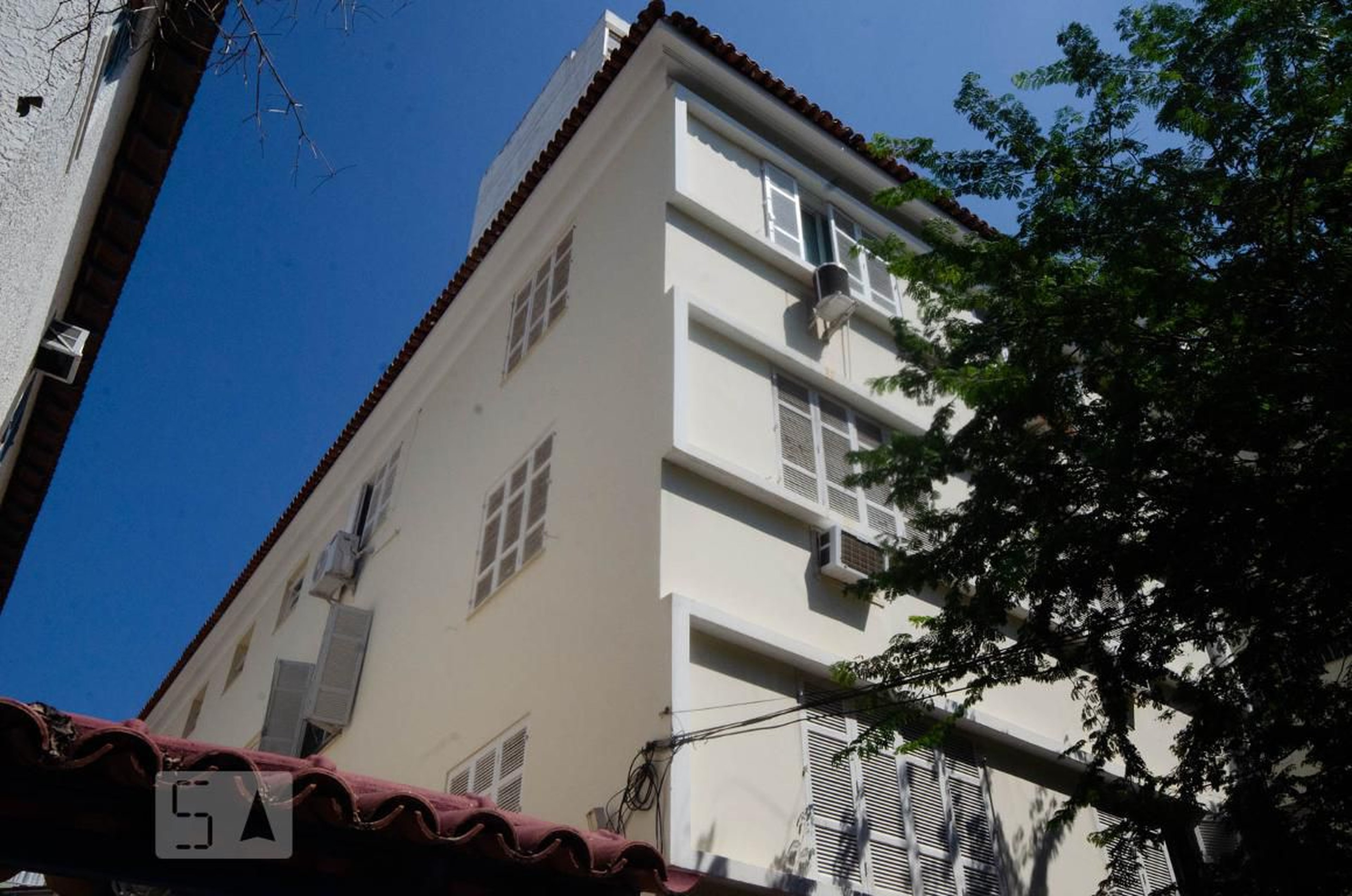 Fachada Condomínio em Rua Barão da Torre, 553